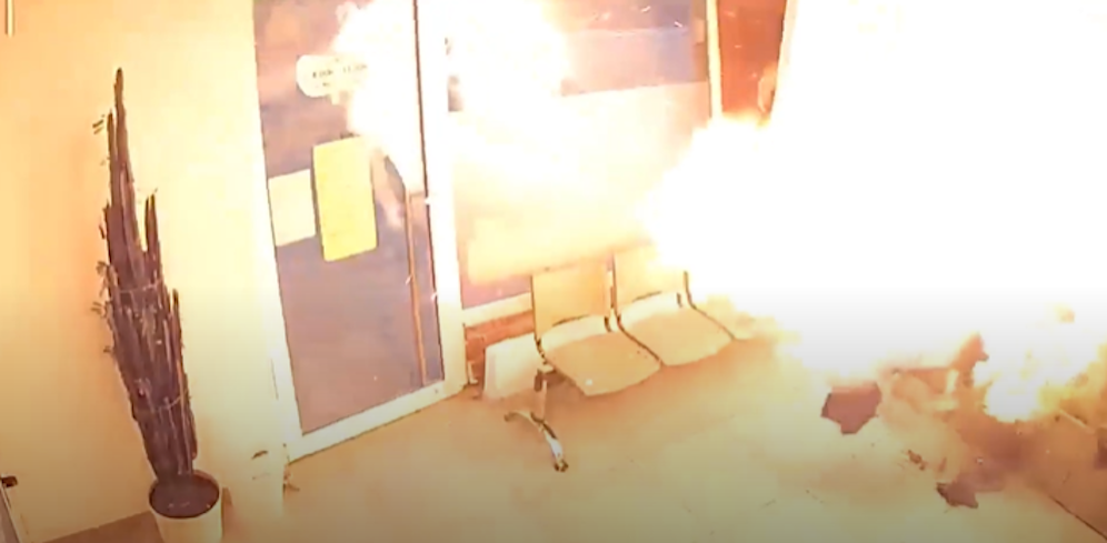 Das Video der Überwachungskamera des Waschsalons wurde nun veröffentlicht und zeigt den Vorfall.