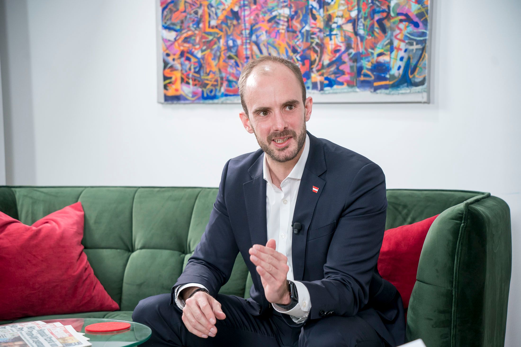 Staatssekretär Florian Tursky will KI gemäß den europäischen Werten zu nutzen lernen.