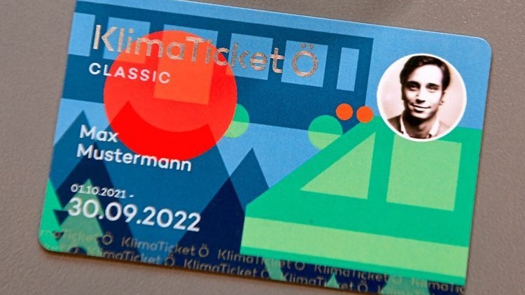 Für _ Mitarbeiter soll jetzt ein _ Klimaticket kommen.