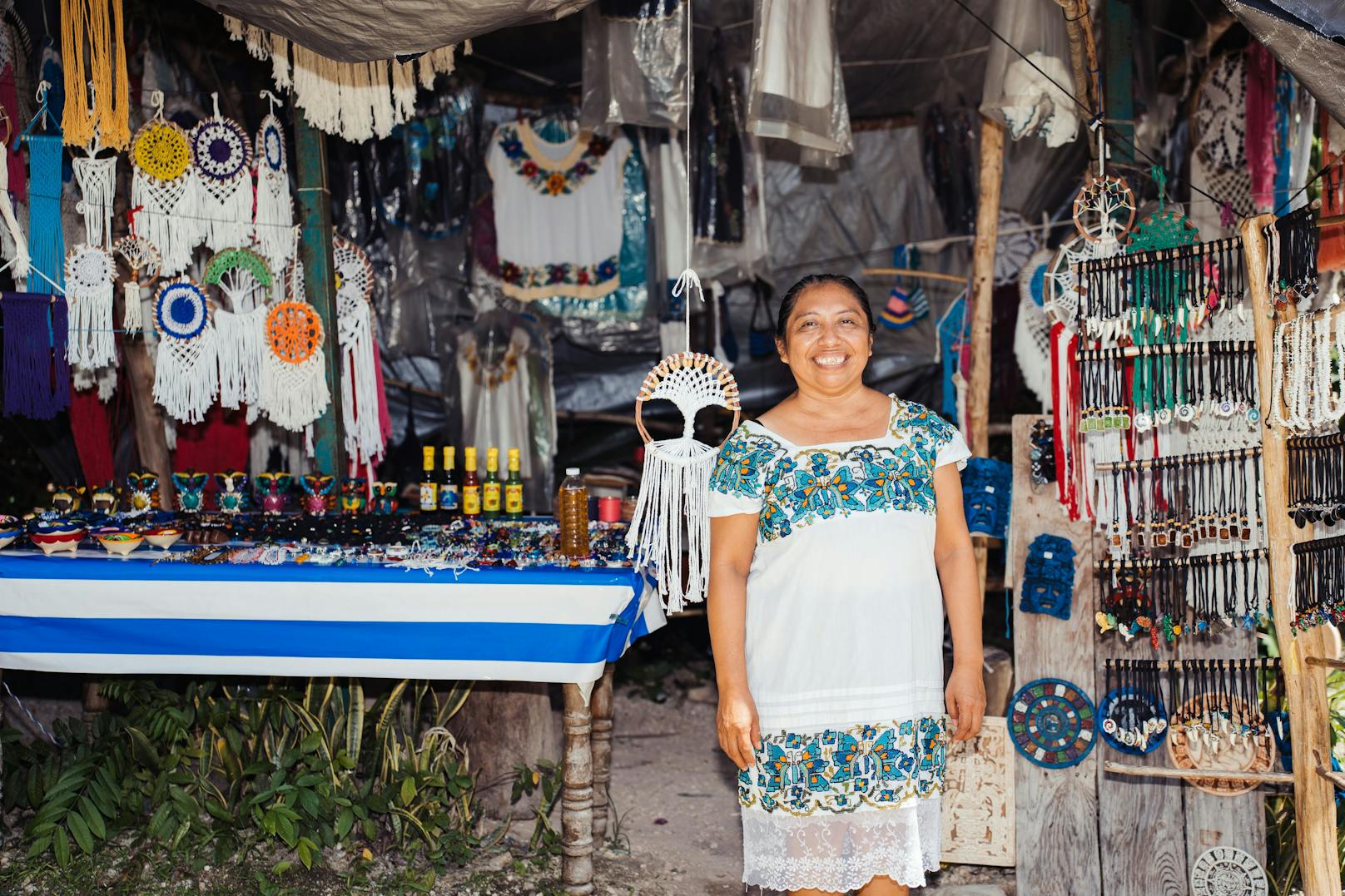 Tief im Dschungel Yucatáns, ungefähr zwei Autostunden von Cancún entfernt, leben die Pac Chen – eine Maya-Gemeinschaft aus zwanzig Familien.