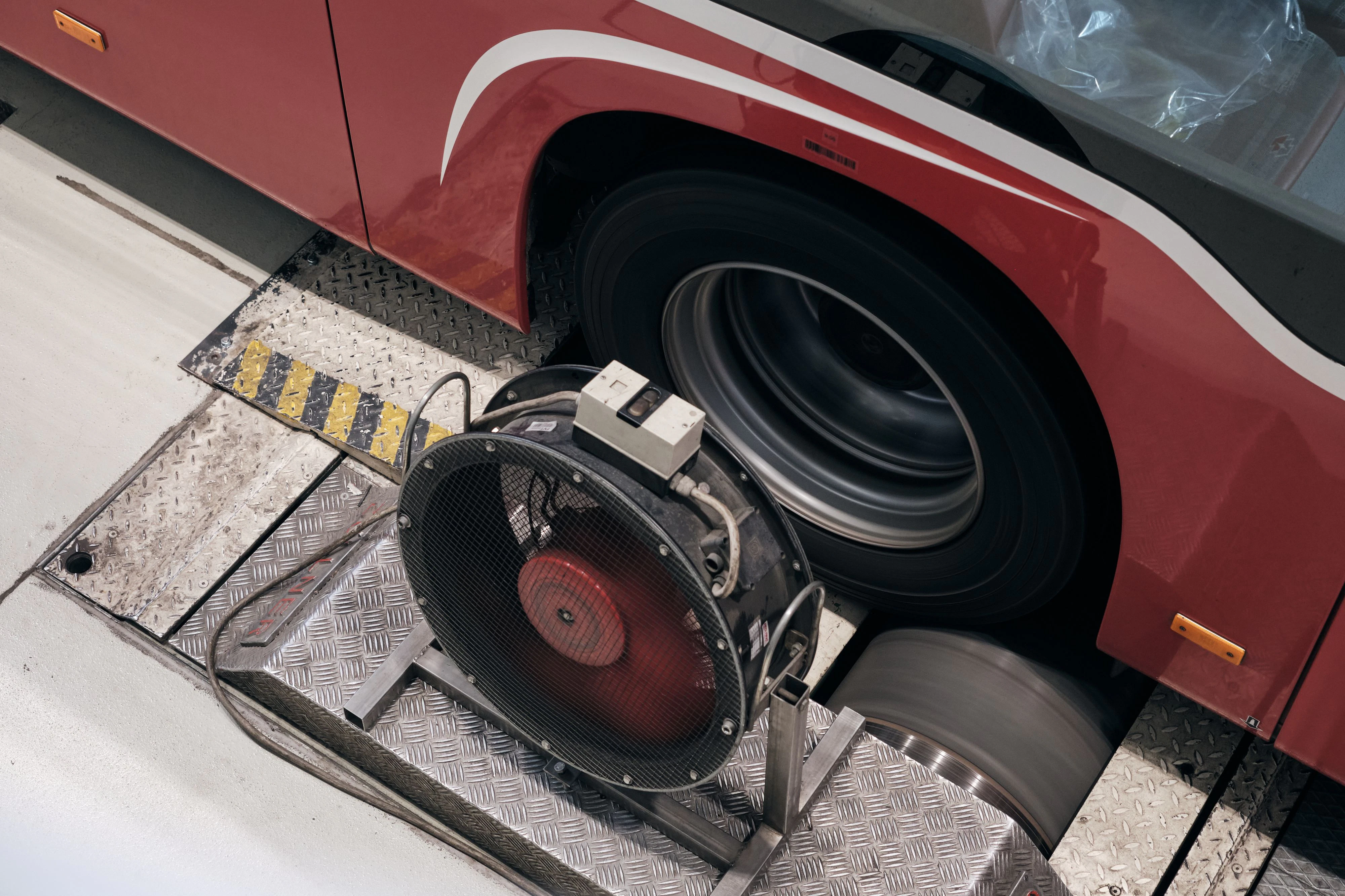 Auf dem Rollprüfstand wurde der neue Holzdiesel bereits getestet.