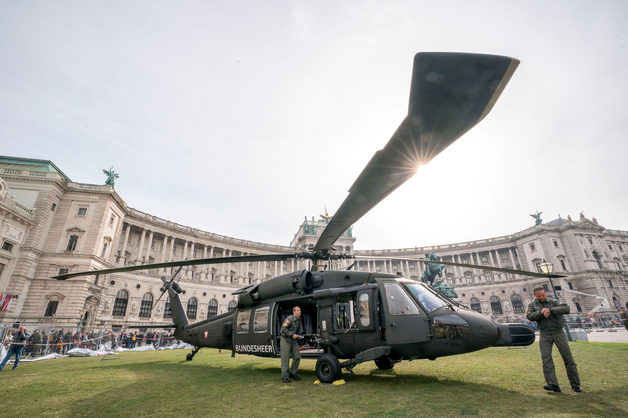 Die Bundesregierung kündigt eine neue Sicherheitsstrategie an. Darin soll unter anderem die "strategische Landesverteidigung" abgebildet werden.