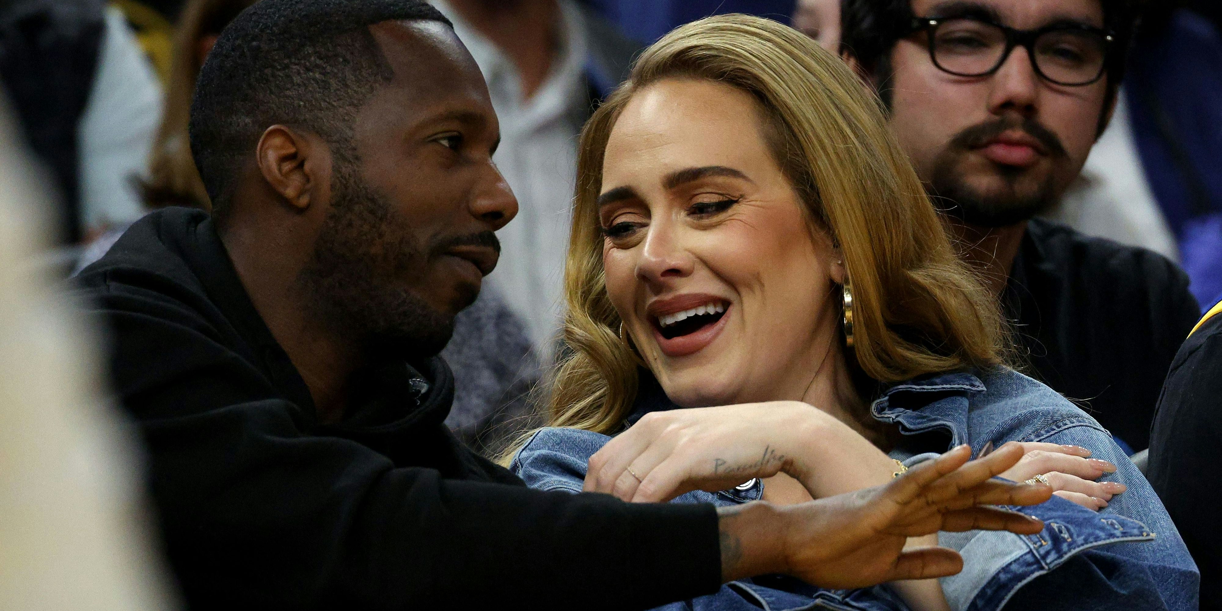 Download von www.picturedesk.com am 05.04.2023 (16:45).  SAN FRANCISCO, CALIFORNIA - MAY 20: Agent Rich Paul and Adele attend Game Two of the 2022 NBA Playoffs Western Conference Finals between the Golden State Warriors and the Dallas Mavericks at Chase Center on May 20, 2022 in San Francisco, California. NOTE TO USER: User expressly acknowledges and agrees that, by downloading and/or using this photograph, User is consenting to the terms and conditions of the Getty Images License Agreement. Harry How/Getty Images/AFP.== FOR NEWSPAPERS, INTERNET, TELCOS & TELEVISION USE ONLY == - 20220520_PD18086 - Rechteinfo: Rights Managed (RM) Fotografische Urheberrechte sind garantiert. Der Kunde selbst hat insbesondere die Persönlichkeitsrechte der abgebildeten Personen in eigener Verantwortung zu beachten (AGBs Punkt 5). Nur für redaktionelle Nutzung durch Tageszeitungen und Onlinemedien!