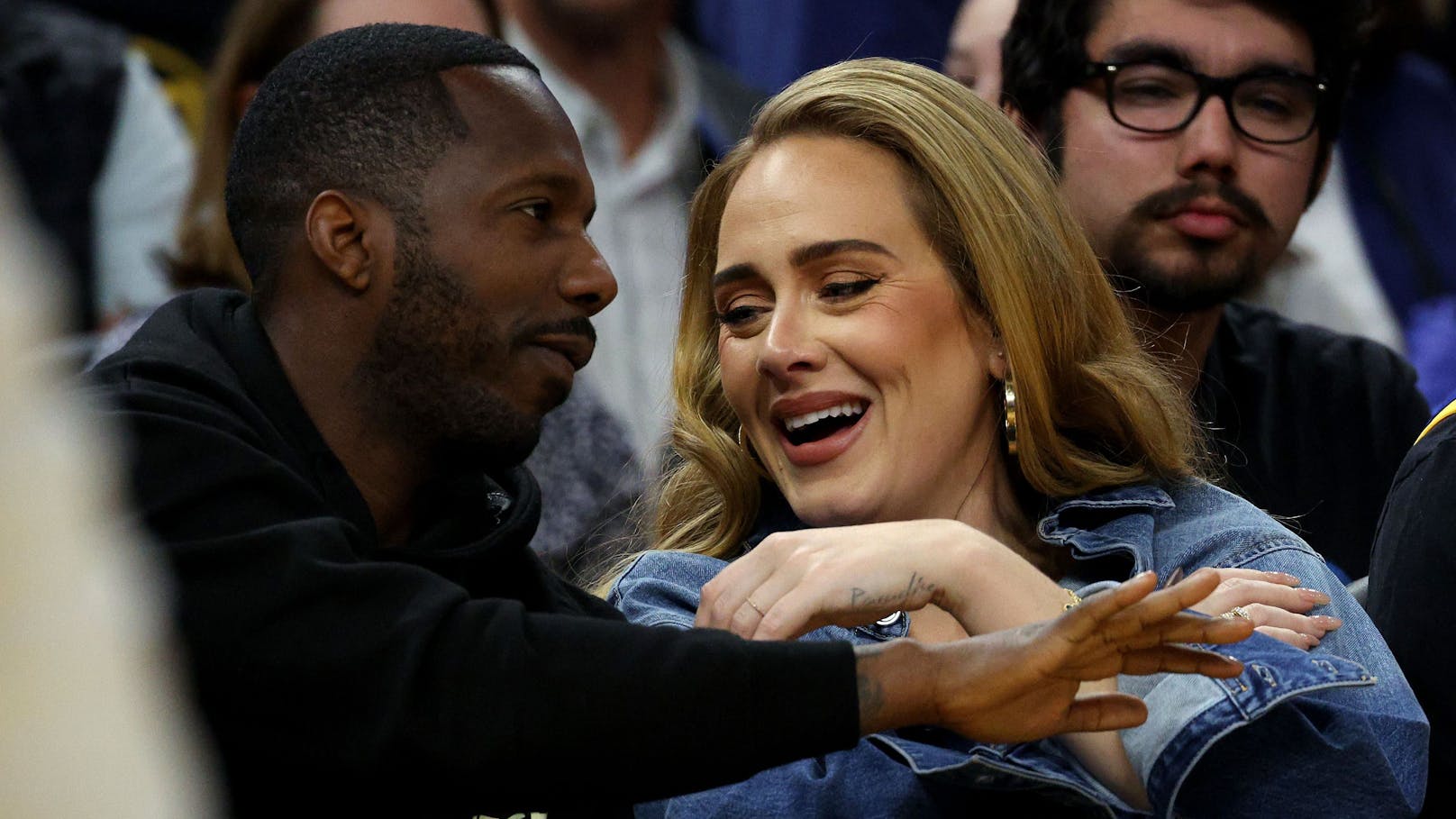 Sängerin <strong>Adele</strong> und ihr Herzblatt Rich Paul bei einem NBA-Spiel der Golden State Warriors gegen die Dallas Mavericks.