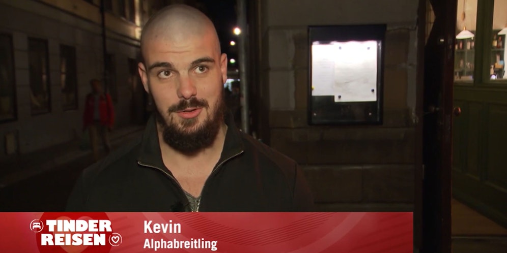 Besonders Kevins Charme kommt bei den Frauen an.