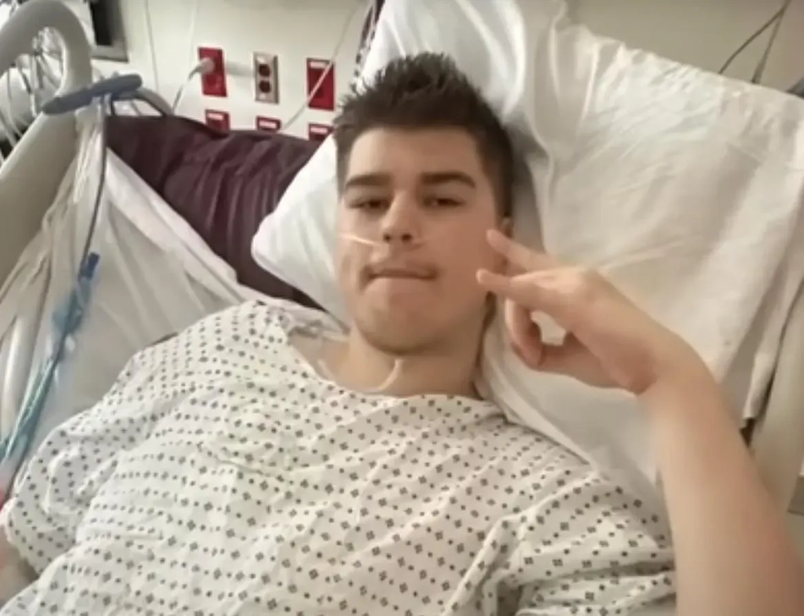 Trotz Schusswunde am Bauch zeigt sich Cook im Spital weiterhin von sich überzeugt.