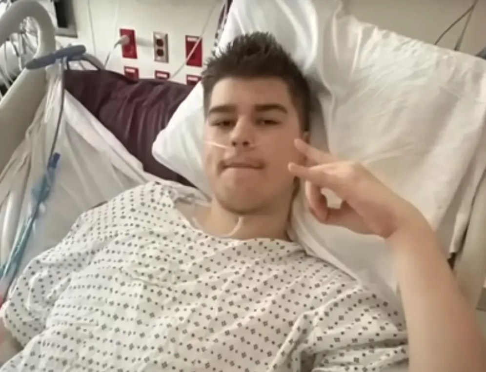 Trotz Schusswunde am Bauch zeigt sich Cook im Spital weiterhin von sich überzeugt.