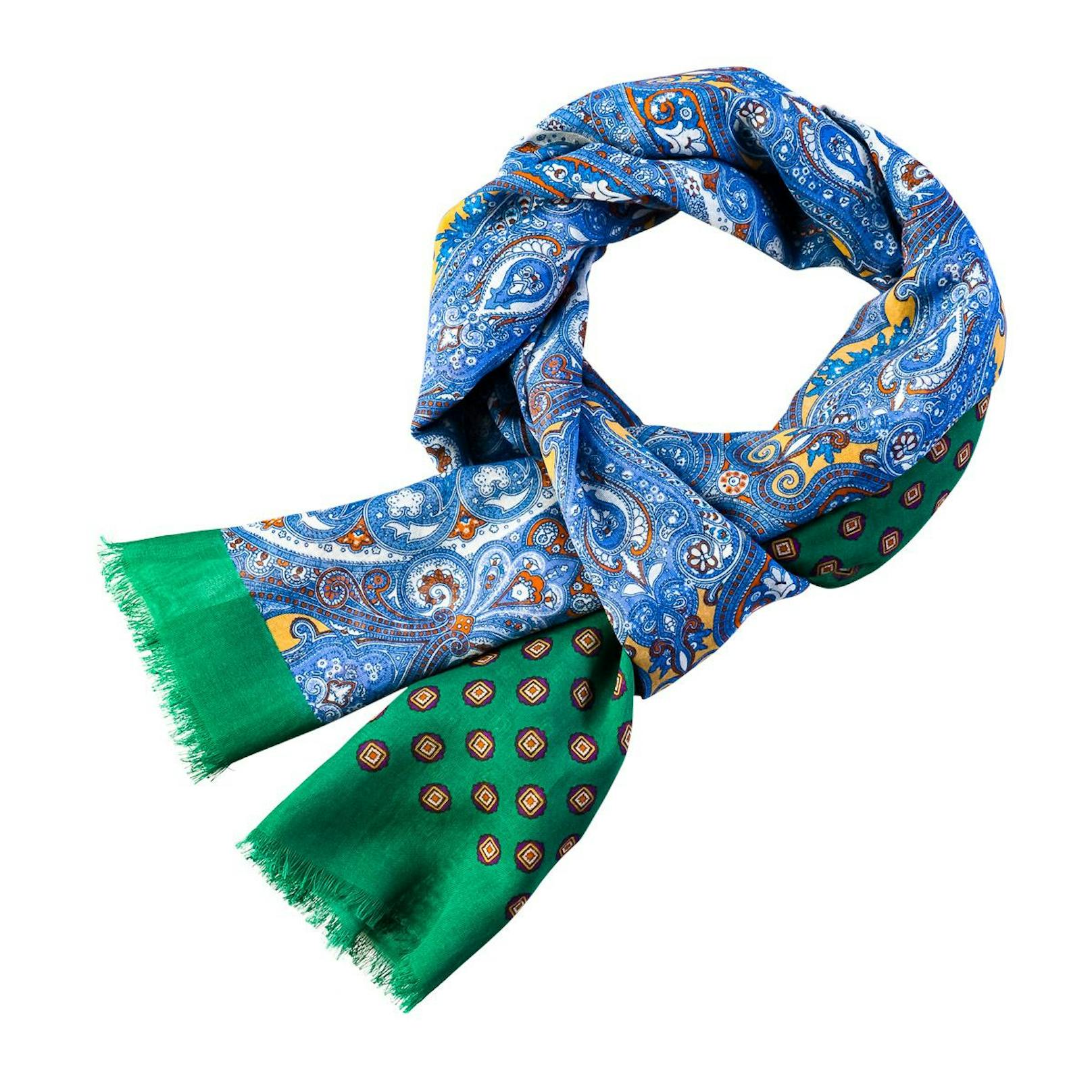 Schal ist aus Cotton soft – das perfekte Sommermaterial mit Patch-Design und zwei verschiedenen Schal-Enden.