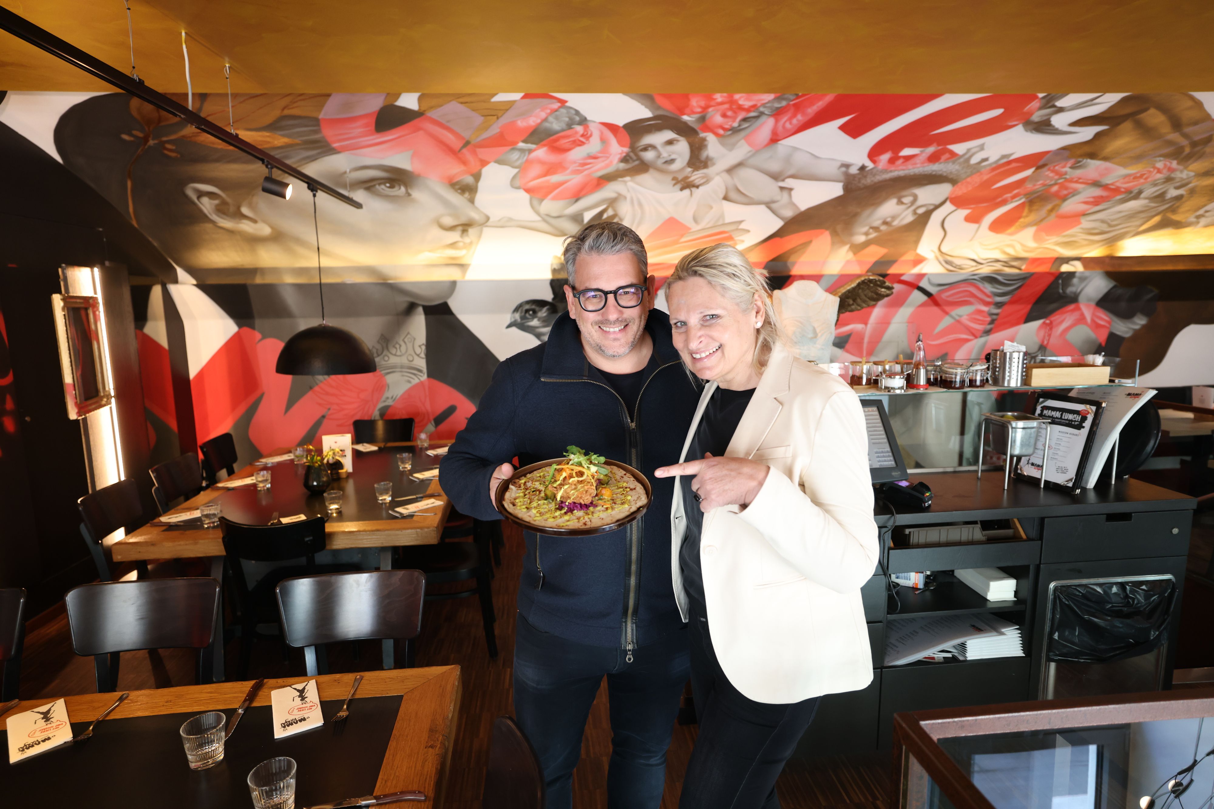 Robert und Gabriele Huth mit ihrer neuesten Kreation: dem Royal Kebab