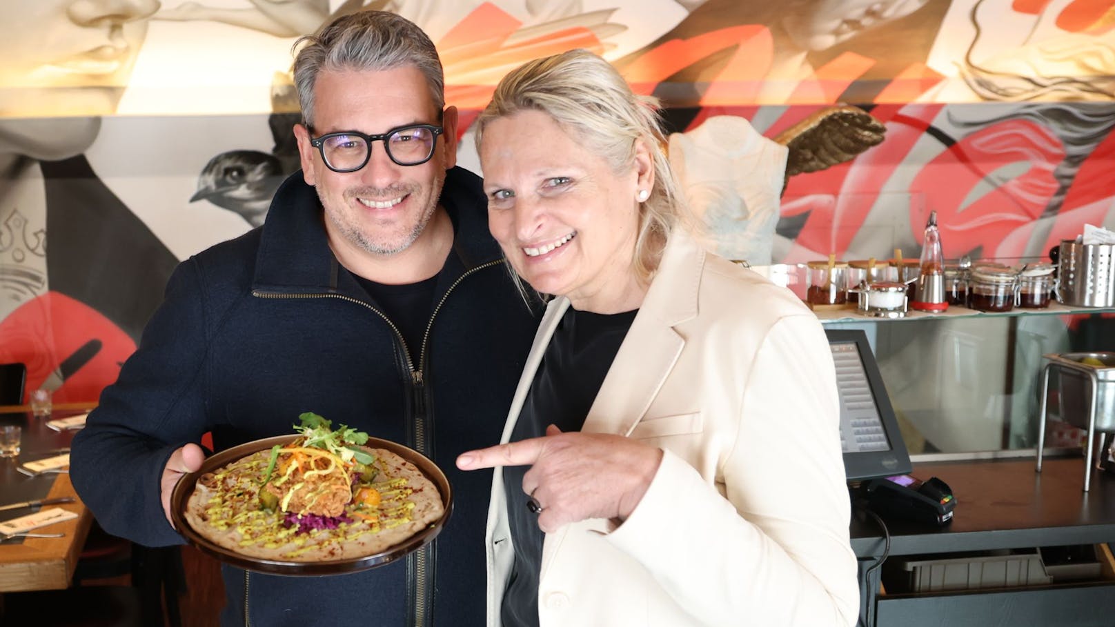 Robert und Gabriele Huth mit ihrer neuesten Kreation: dem Royal Kebab