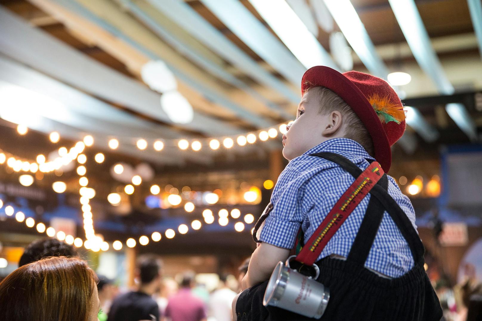 Das alljährliche Oktoberfest lockt Tausende Besucher und ...