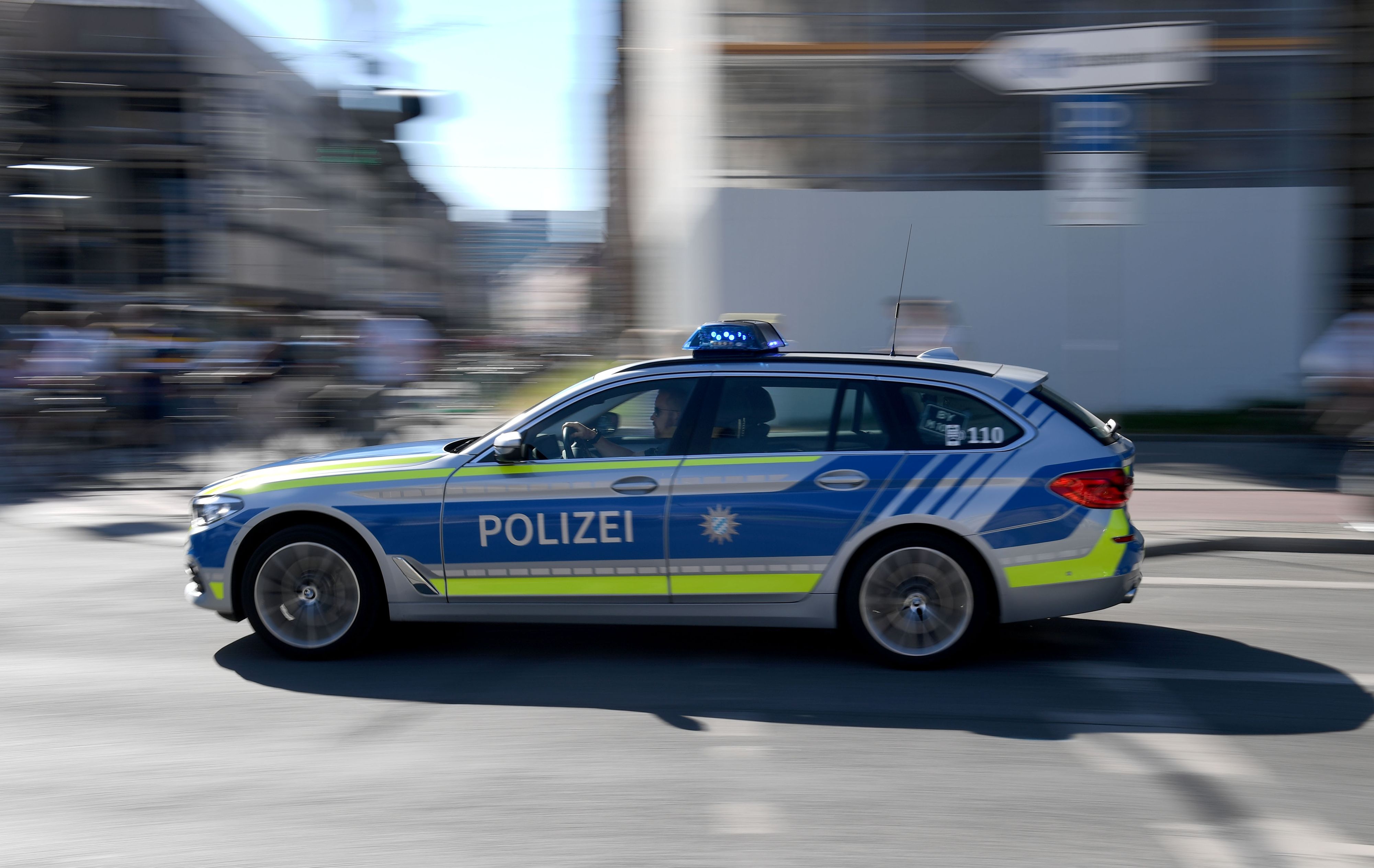 In einem Kinderheim in Bayern ist die Leiche eines zehnjährigen Mädchens gefunden worden. Die Polizei geht von Fremdverschulden aus (Symbolbild).