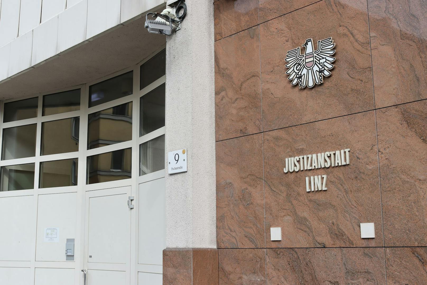 Die Polizei brachte den 30-jährigen Wiederholungstäter in die Justizanstalt Linz.