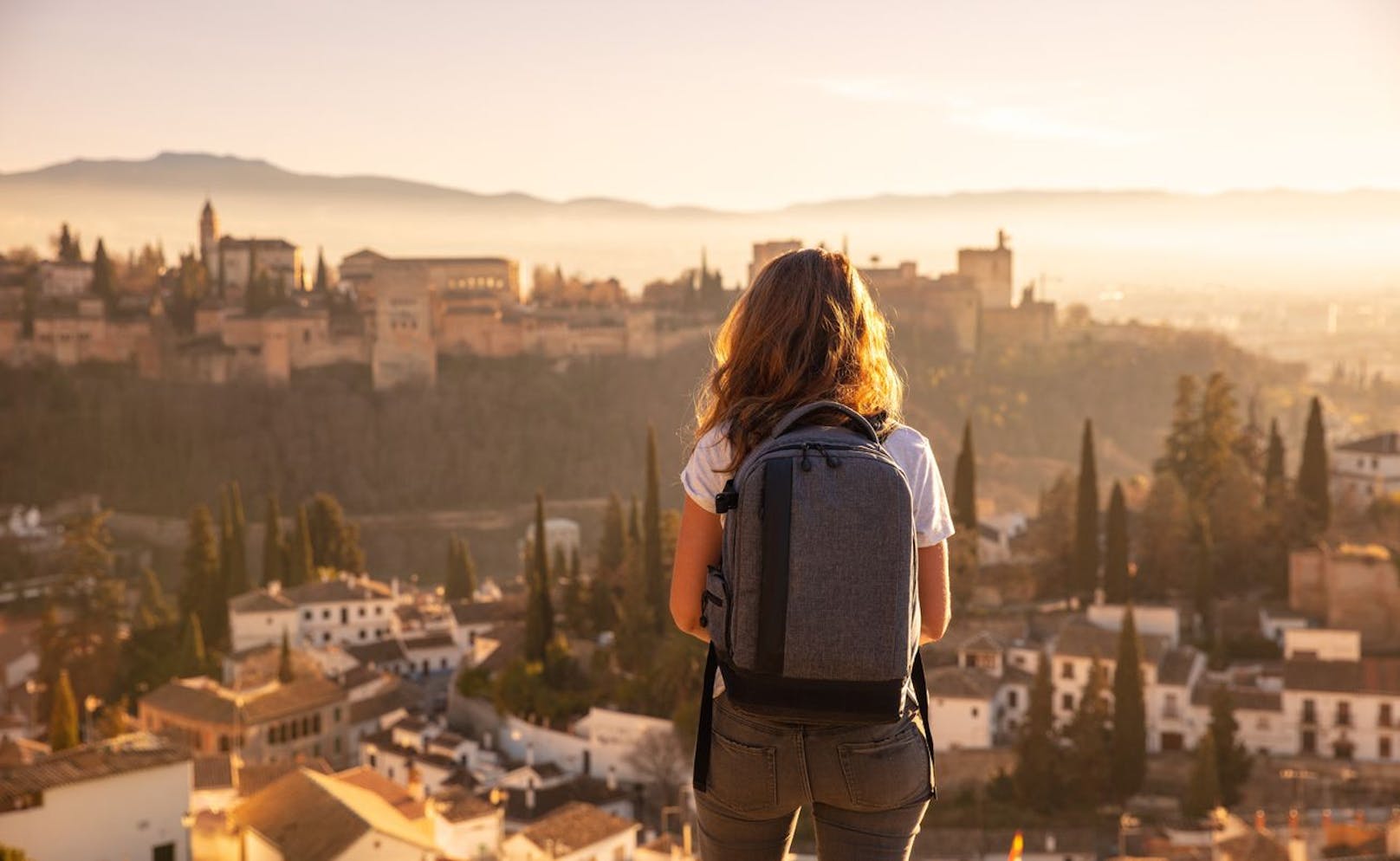 Nicht immer hat die beste Freundin oder der Partner Zeit für einen gemeinsamen Urlaub. Deshalb brechen viele Frauen auch alleine in die Welt auf.