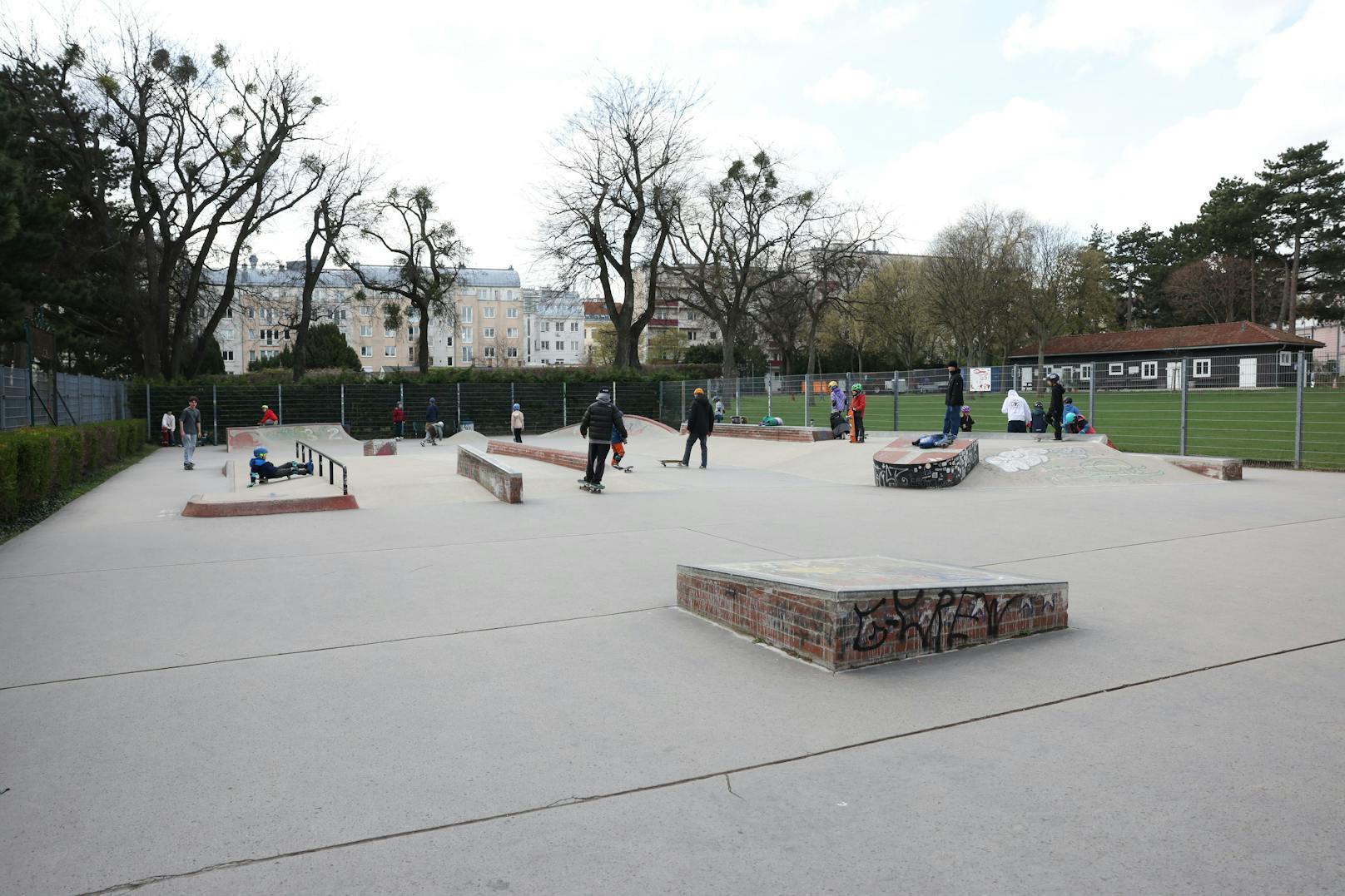 On top gibt es für die Skateranlage nun ein energiesparendes Flutlicht.