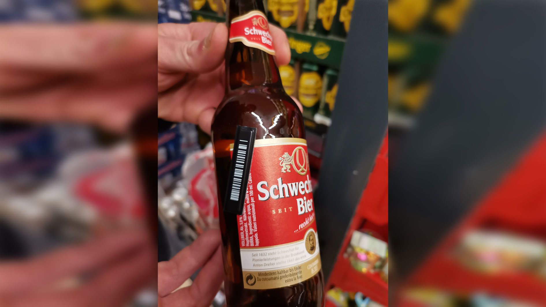 Rund ein Euro kostet das Bier im Discounter. 