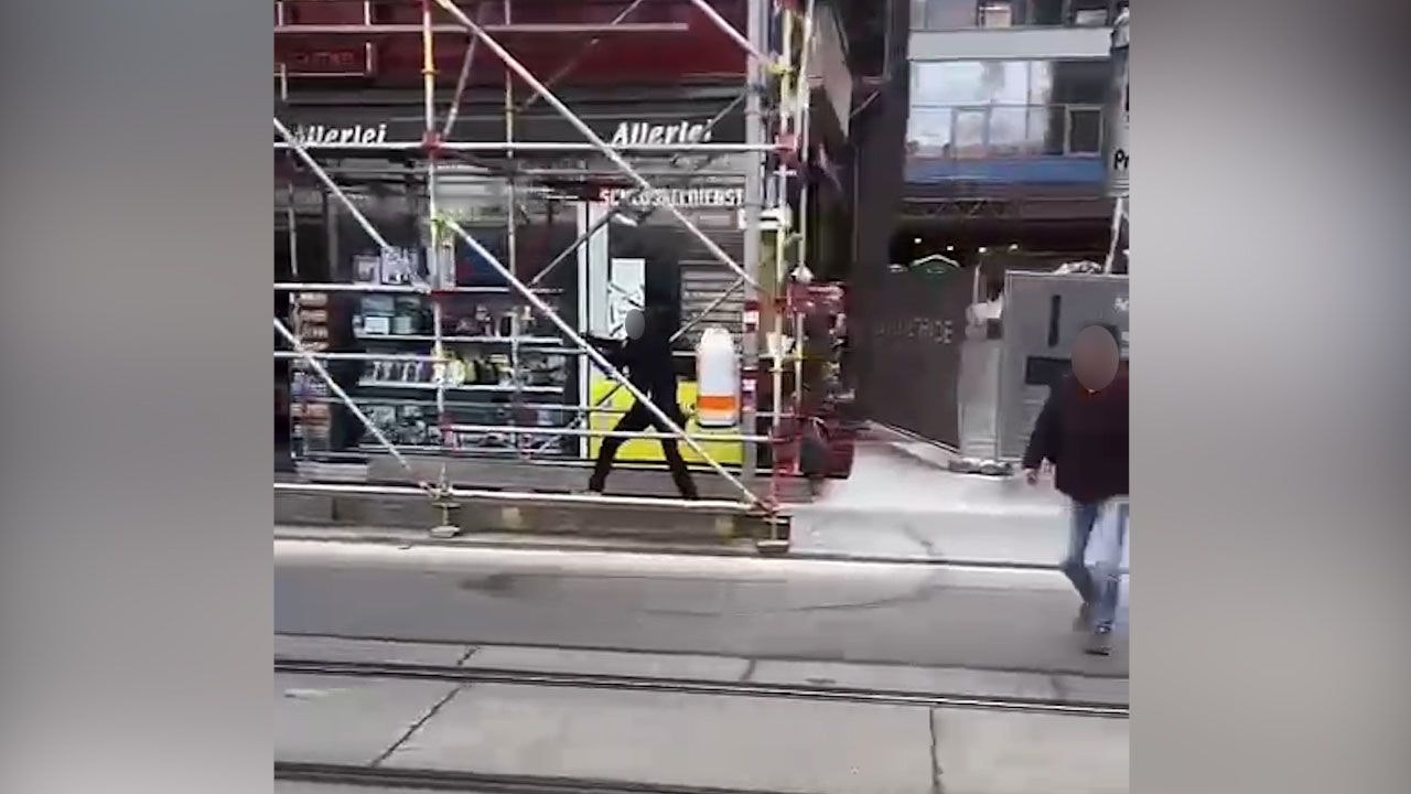 Heute.at - Schüsse in Wien! Bewaffneter zielt auf Passanten