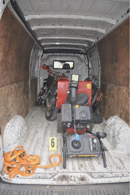 Beute und Täterfahrzeug