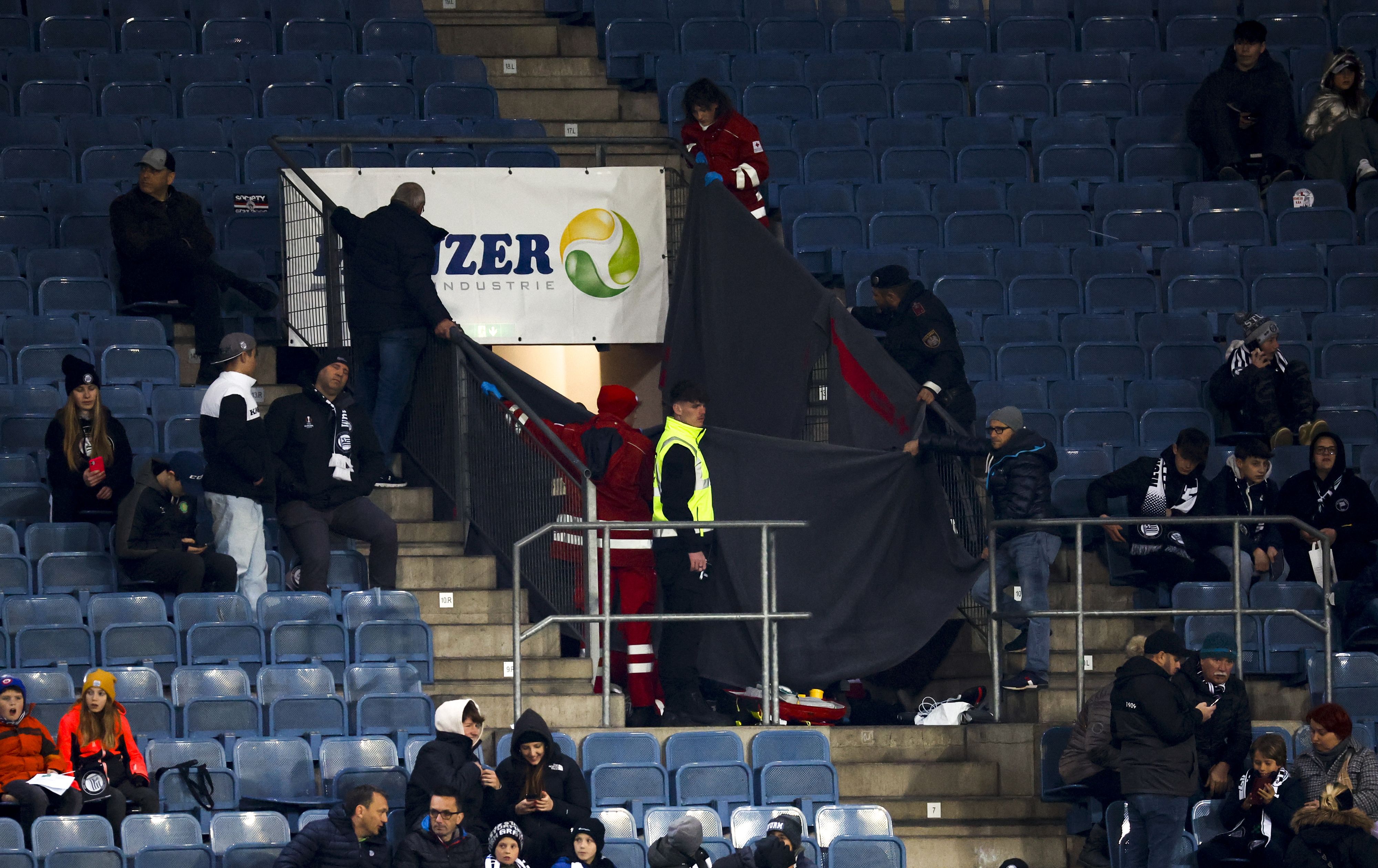 Eine Frau wird in Graz wiederbelebt. 