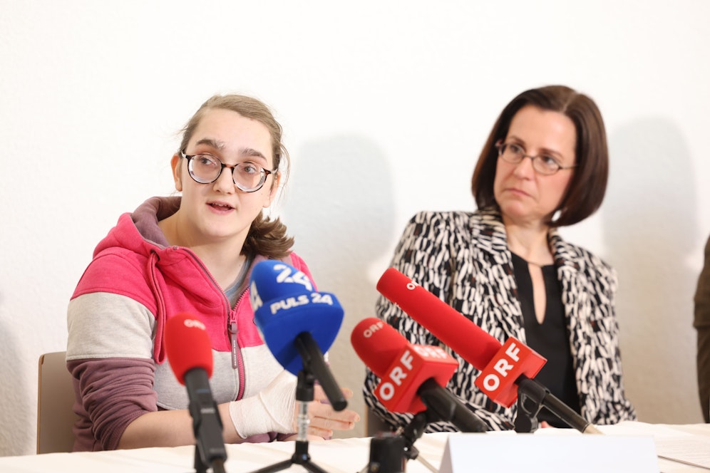 Andrea mit Diakonie-Direktion Maria Katharina Moser