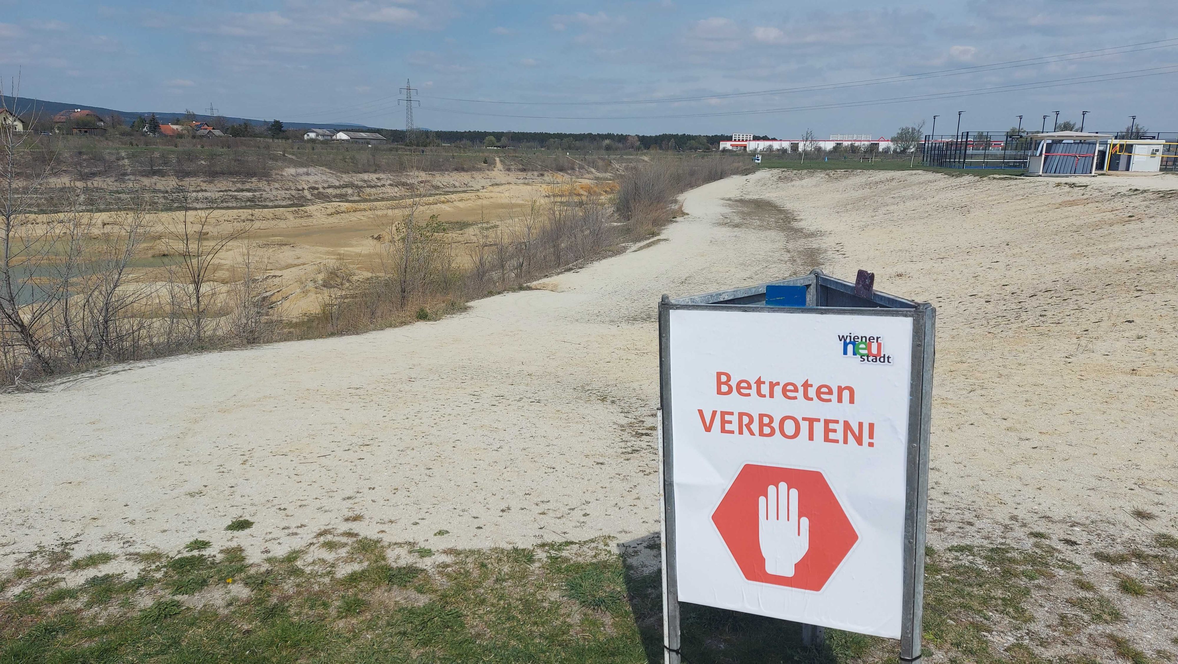 Die Stadt Wr. Neustadt verhängte ein Betretungsverbot zum Achtersee.