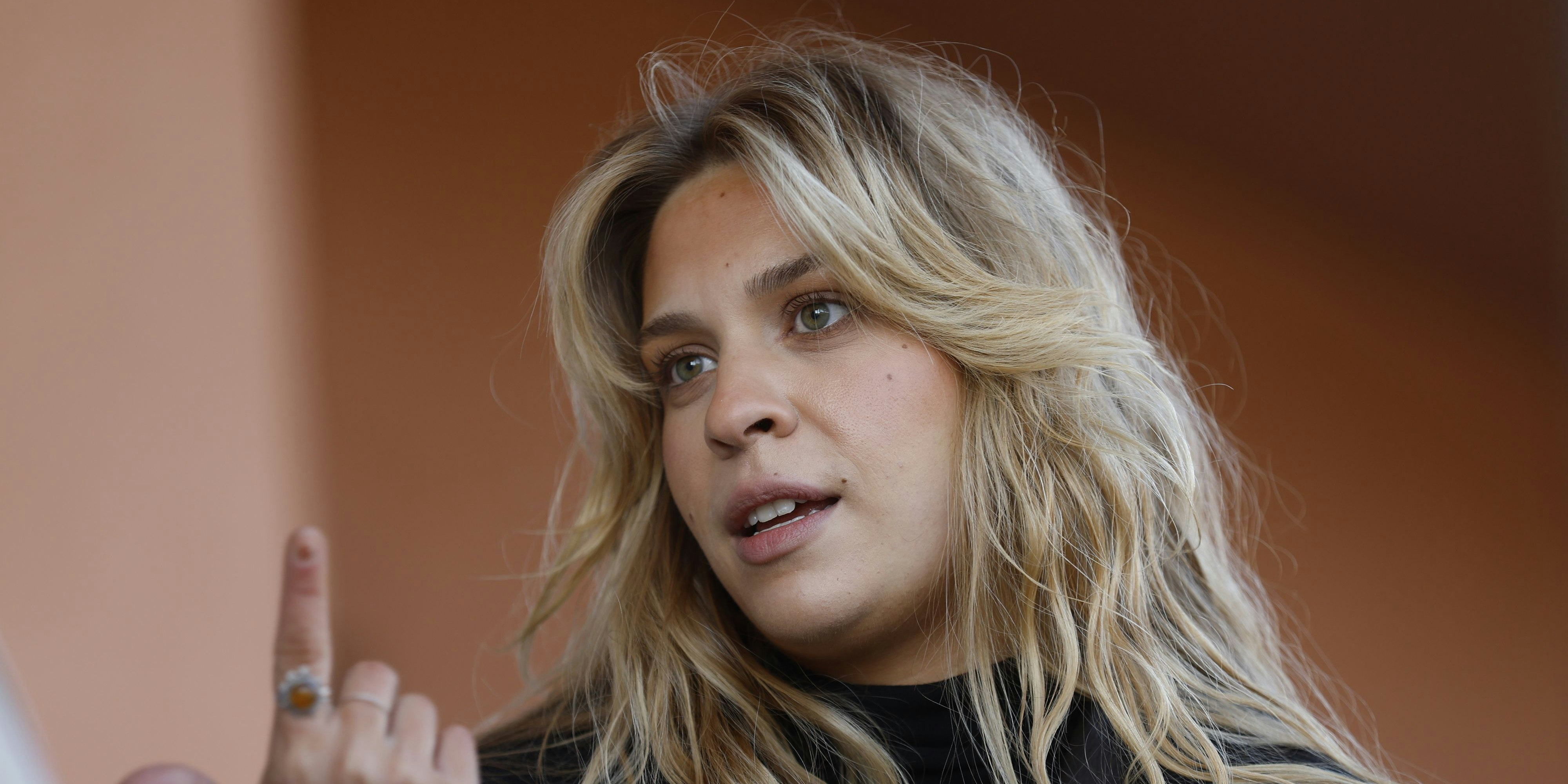 Download von www.picturedesk.com am 06.04.2023 (20:00).  ABD0041_20230406 - LEOBEN - ÖSTERREICH: Die deutsche Klimaaktivistin Anja Windl (Letzte Generation) anl. ihrer Einvernahme im Bundesamt für Fremdenwesen und Asyl am Donnerstag, 06. April 2023, in Leoben. - FOTO: APA/ERWIN SCHERIAU - 20230406_PD0738 - Rechteinfo: Rights Managed (RM)