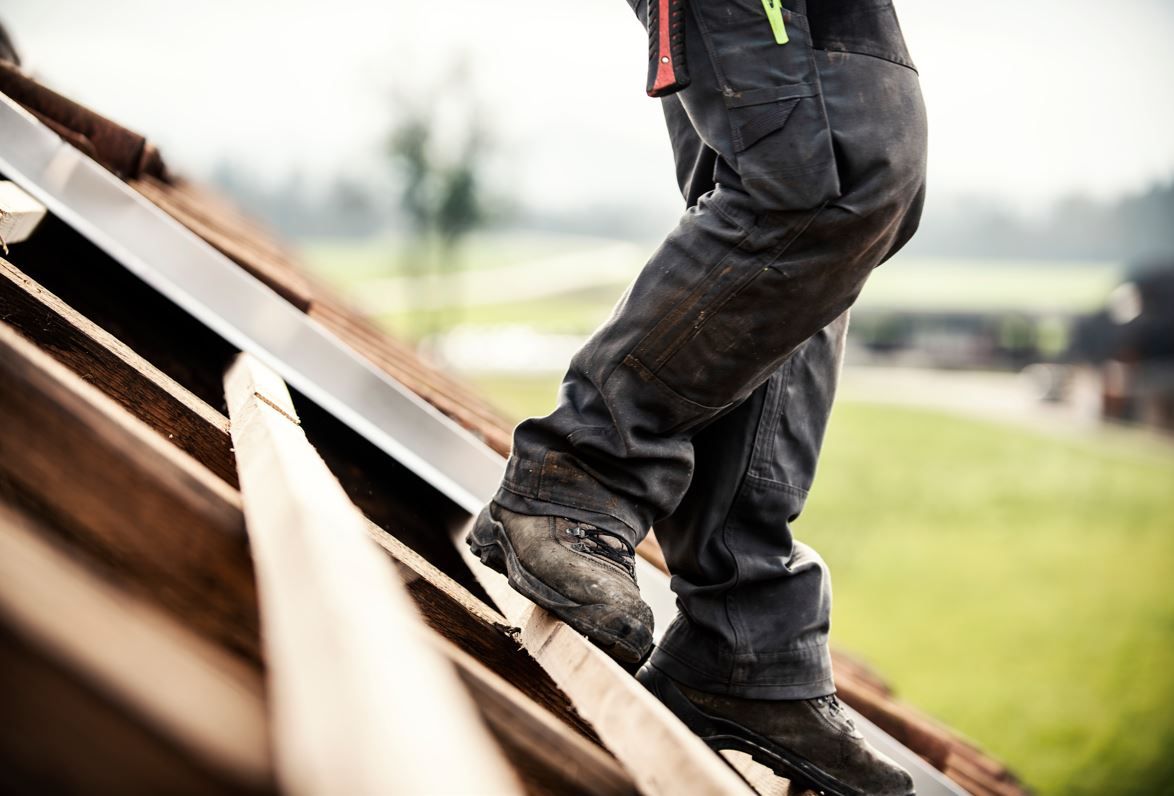 Der Arbeiter stürzte 4,5 Meter in die Tiefe.