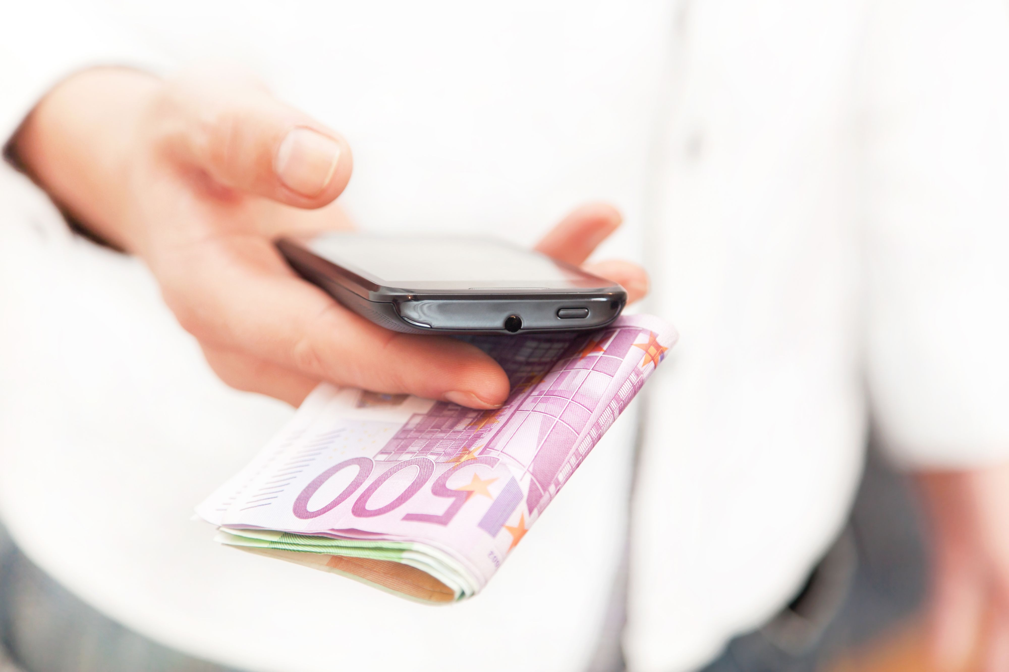 Wieder sind nach einem Smartphone-Betrug tausende Euro weg.