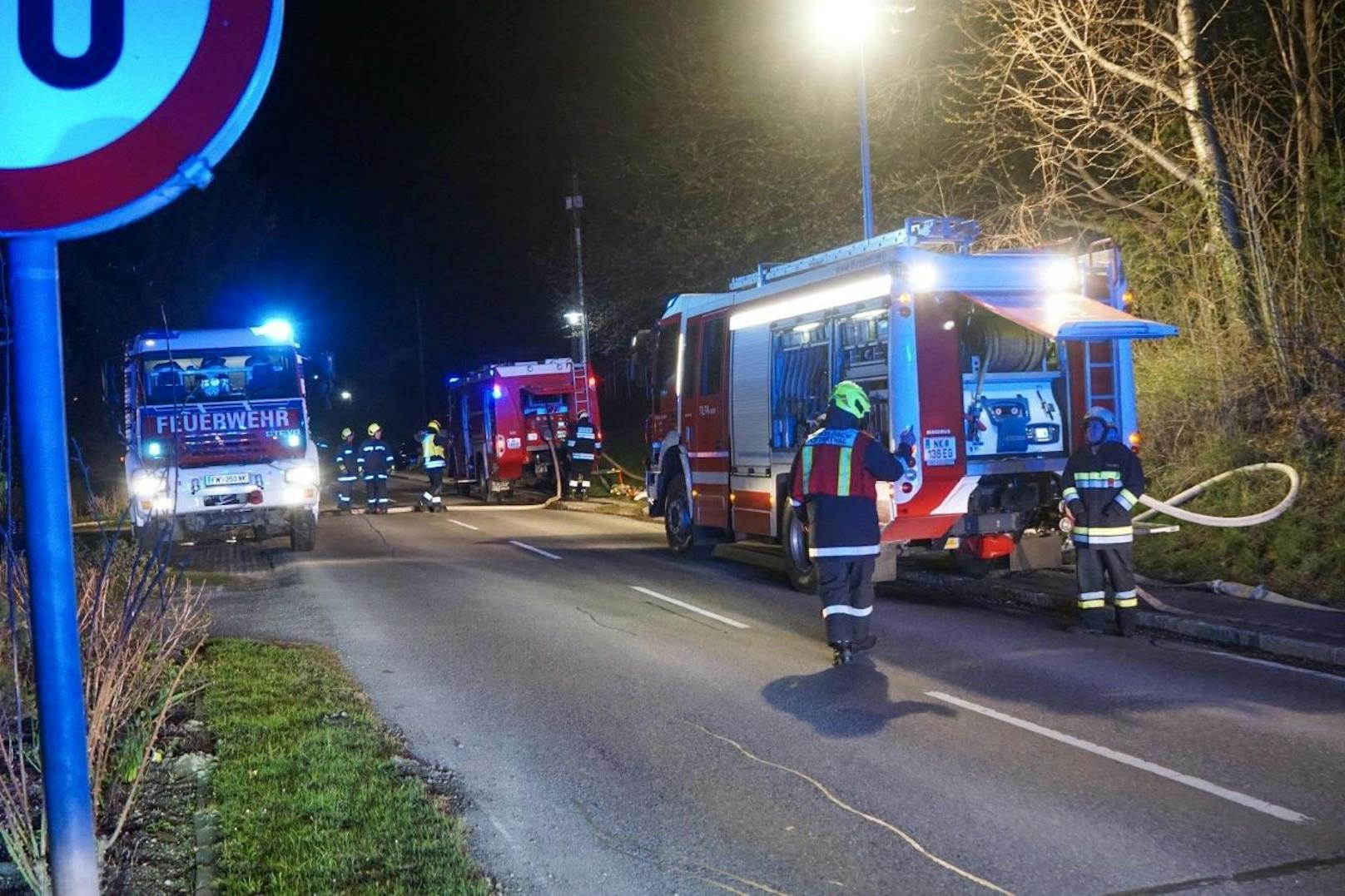 Ein Großaufgebot an Einsatzkräften rückten zum Waldbrand aus.