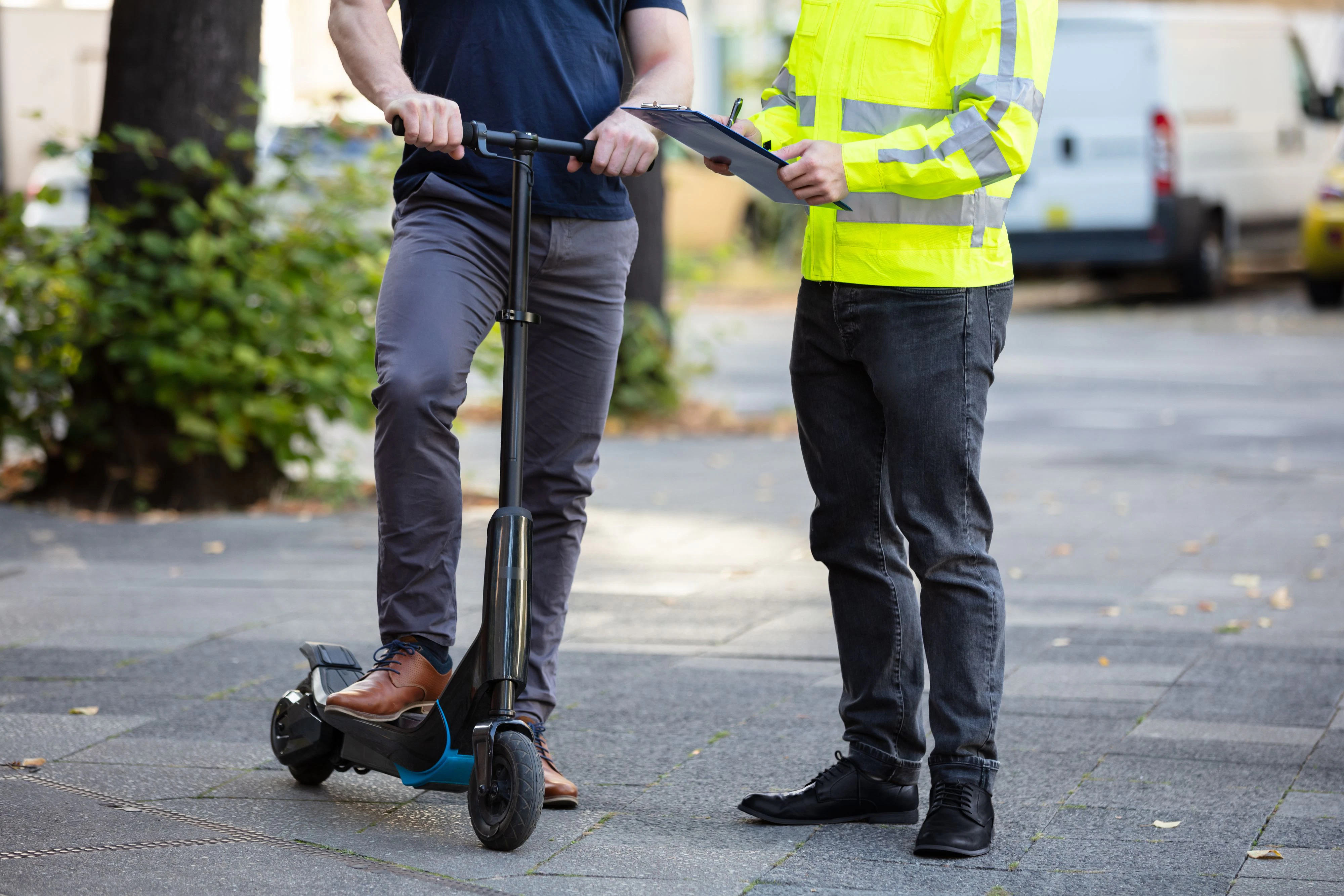 Der E-Scooterfahrer wurde angehalten, plötzlich wurde er aggressiv. Symbolbild. 