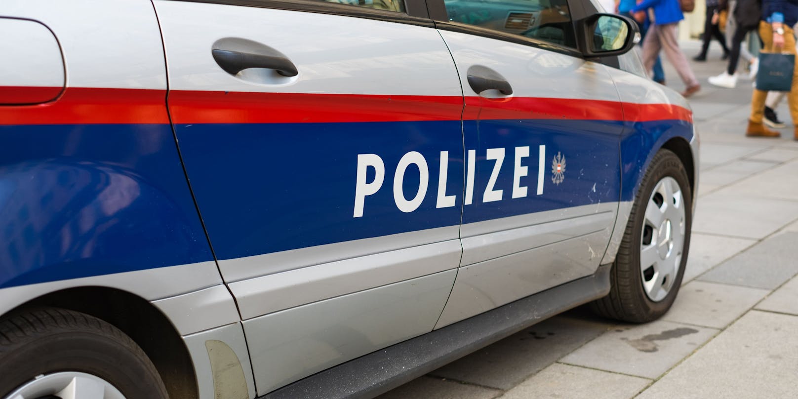 Eine der verletzten PolizisIInnen konnte den Dienst nicht fortsetzen (Symbolbild).