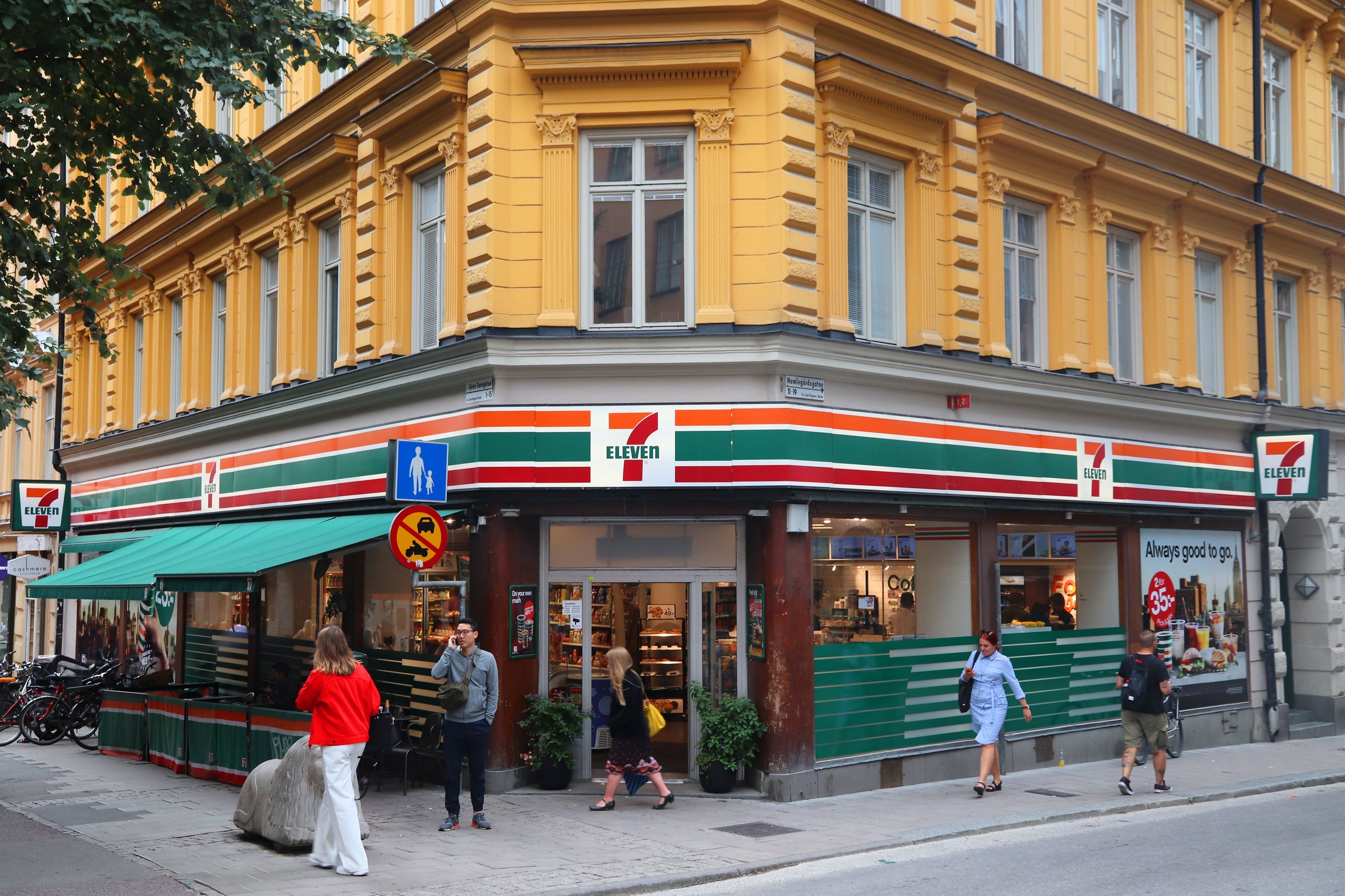 Im urbanen Raum oder an vielbefahrenen Straßen könnte das Konzept eine Lücke füllen. im Bild: Ein Geschäft in Stockholm.