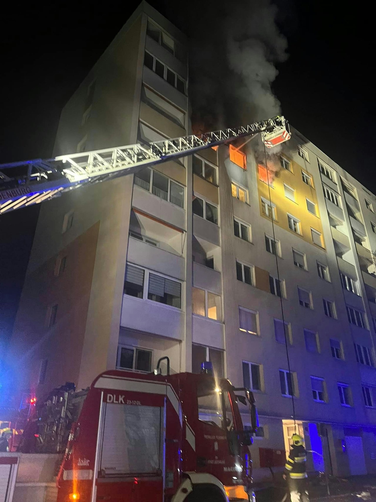 Heute.at - Teelicht sorgt für heftigen Brand – Bewohnerin verletzt