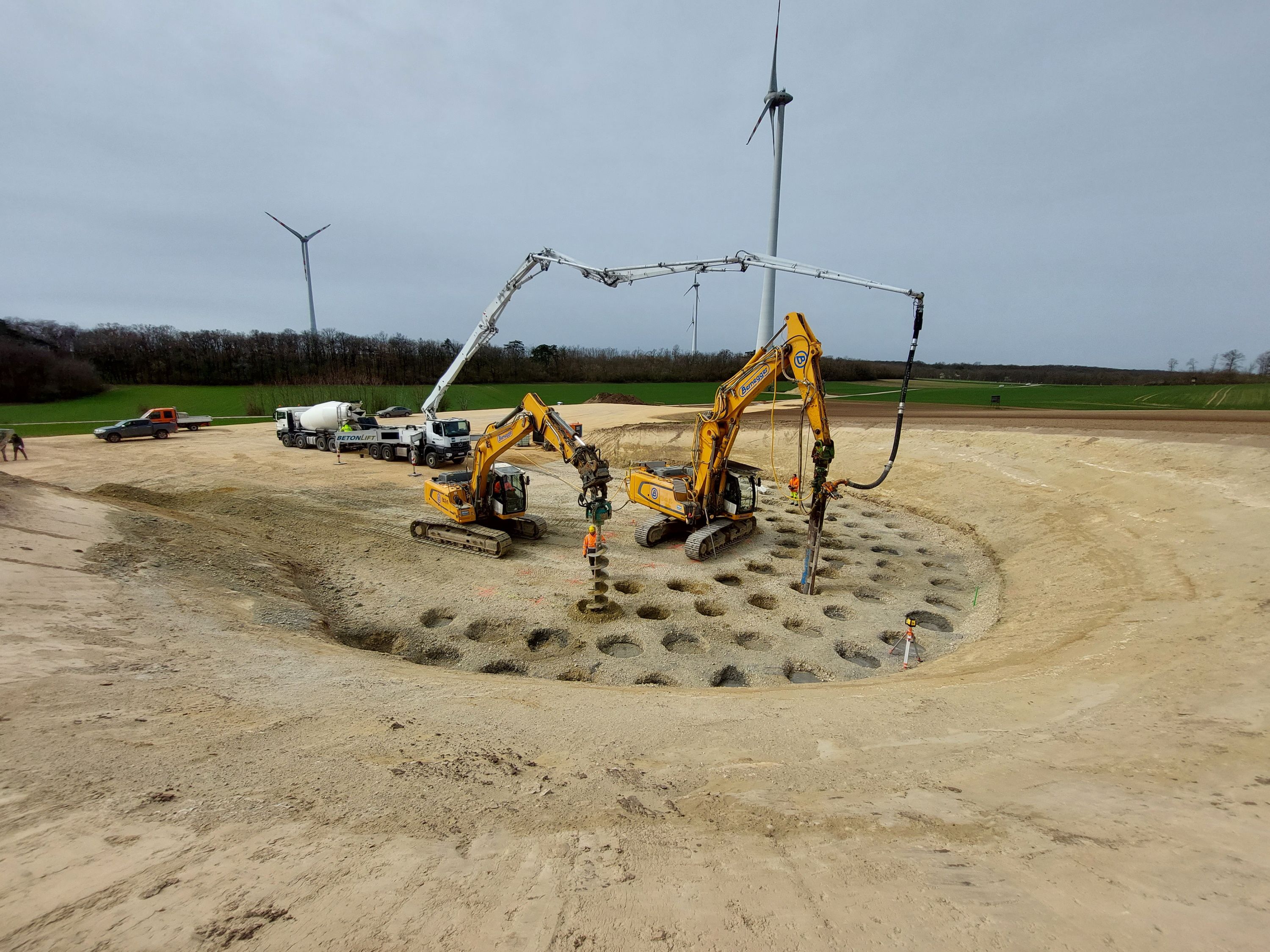 Dieses Baustellenfoto sorgt für Rätselraten.