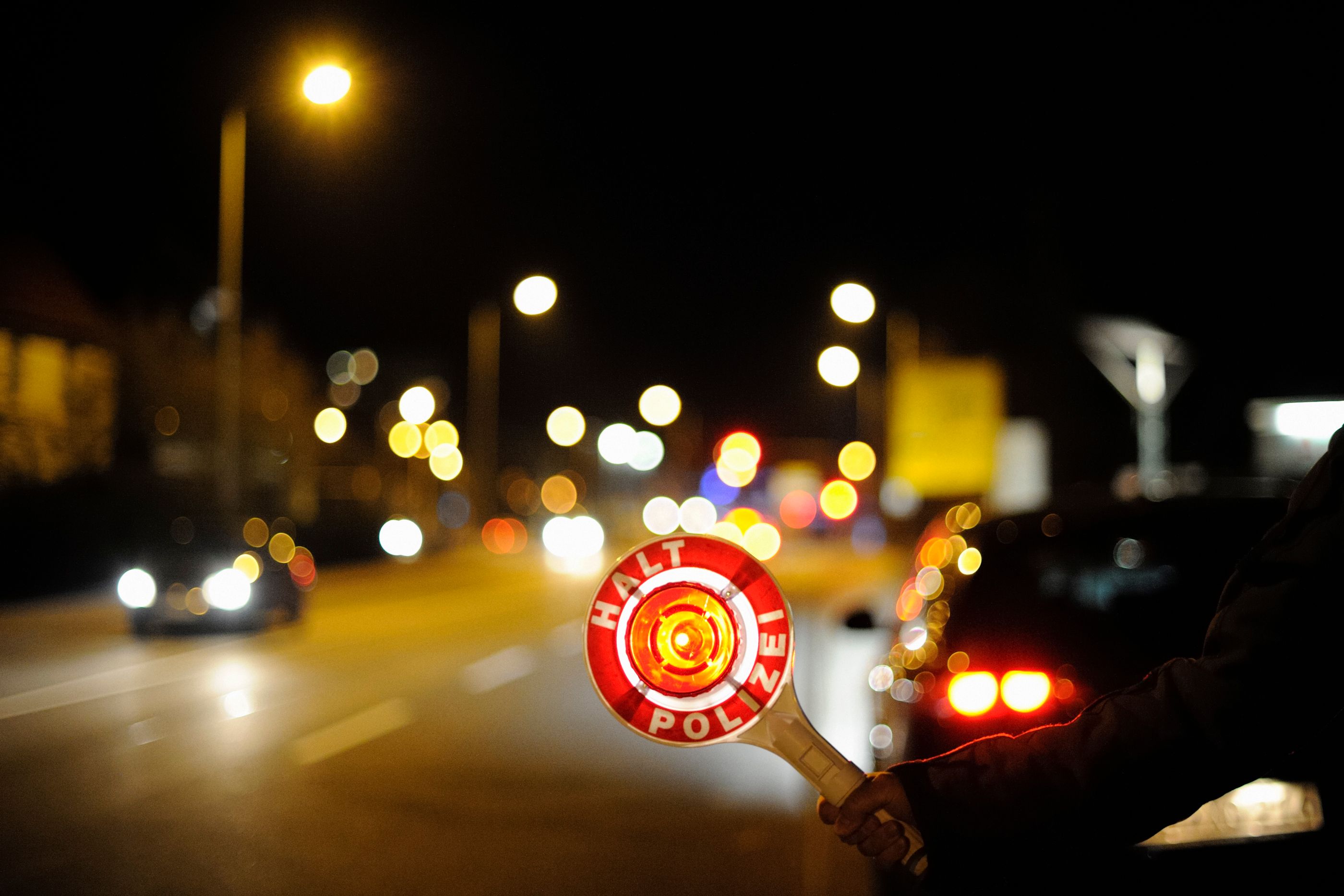 Die Polizei hatte alle Not, den 22-jährigen Verkehrs-Rowdy zu stoppen. (Symbolbild)