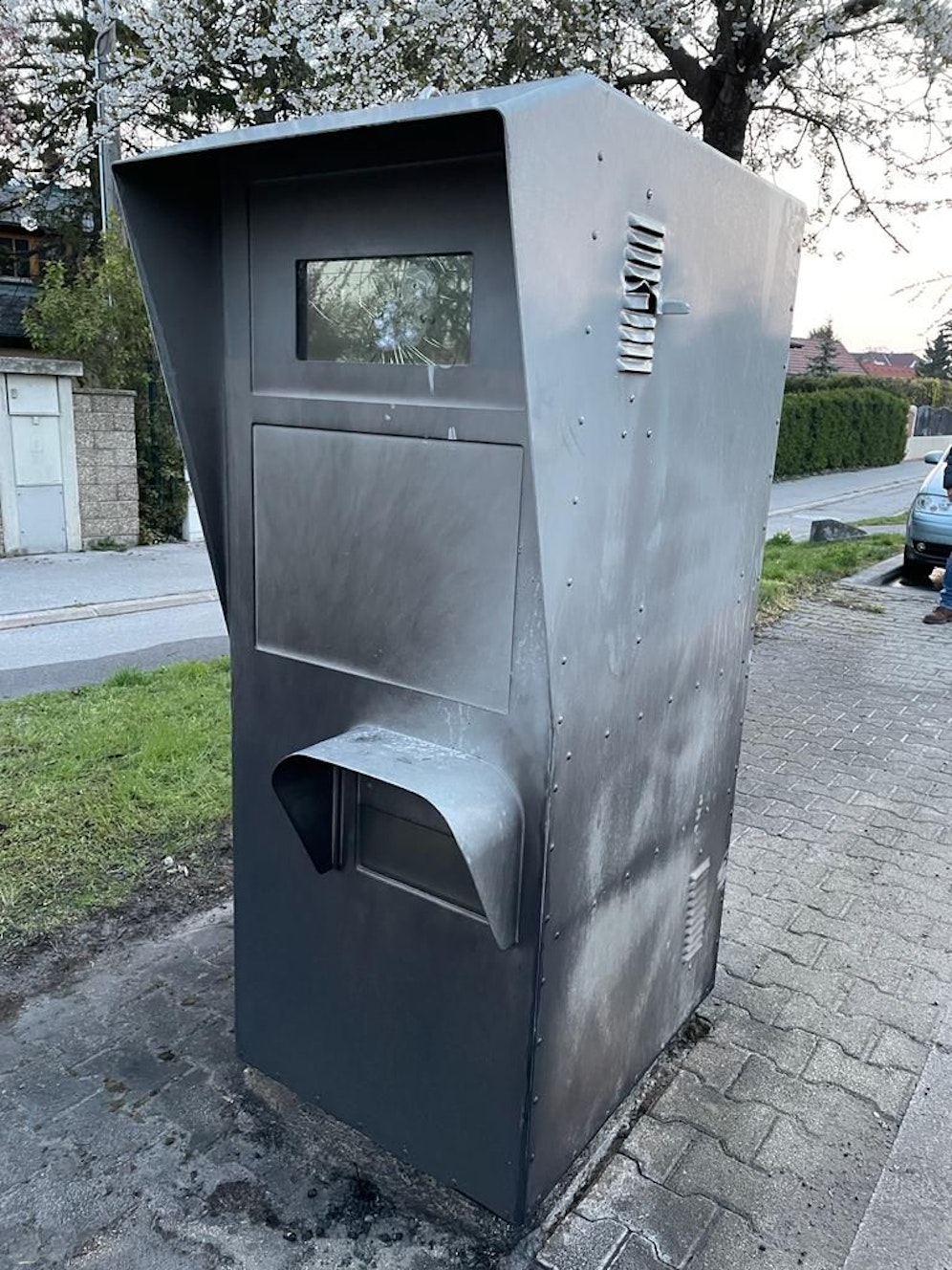 Im 22. Bezirk brannte in der Nacht auf Montag eine Radarkabine.