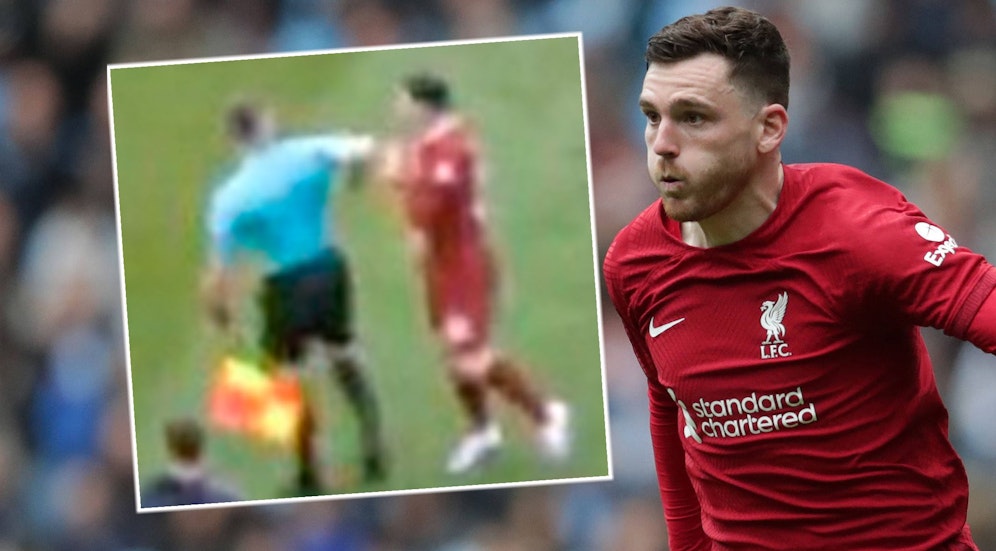 Andy Robertson kassiert vom Referee einen Ellenbogen-Check
