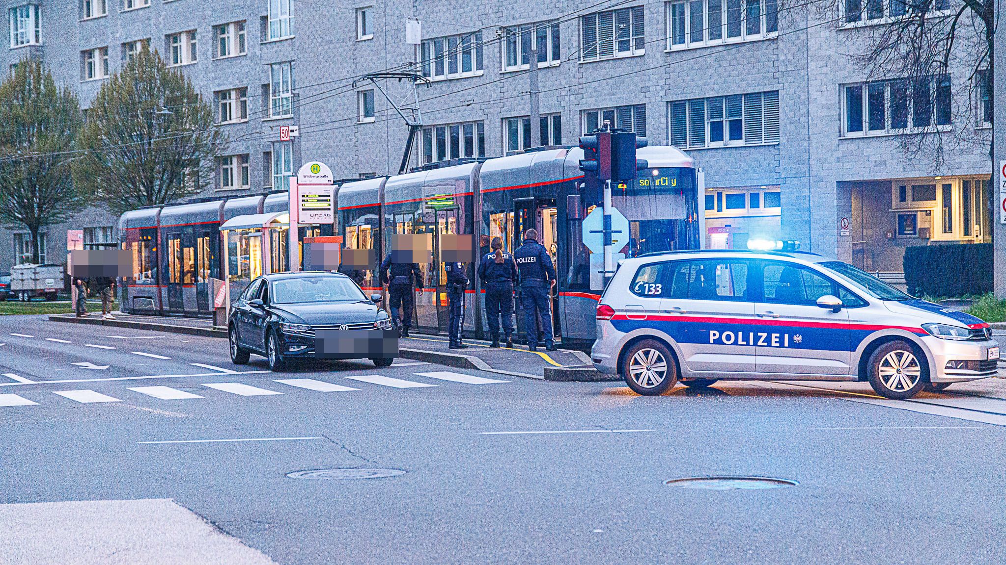 Die Polizei stoppte die Straßenbahn