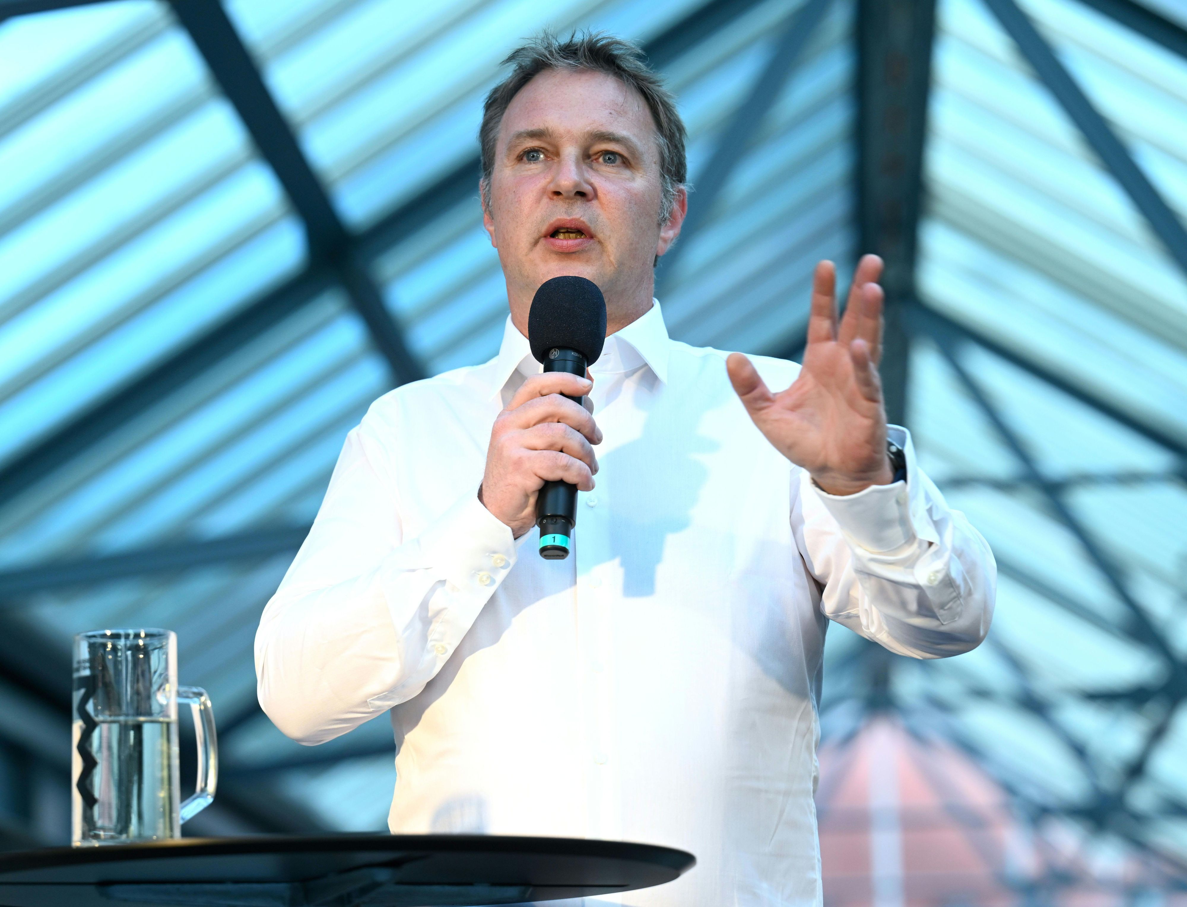 Der Traiskirchner Bürgermeister Andreas Babler startete am Dienstag seine Wahlkampf-Tour durch Österreich. Er wirbt um eine Mehrheit bei der SPÖ-Mitgliederbefragung. 