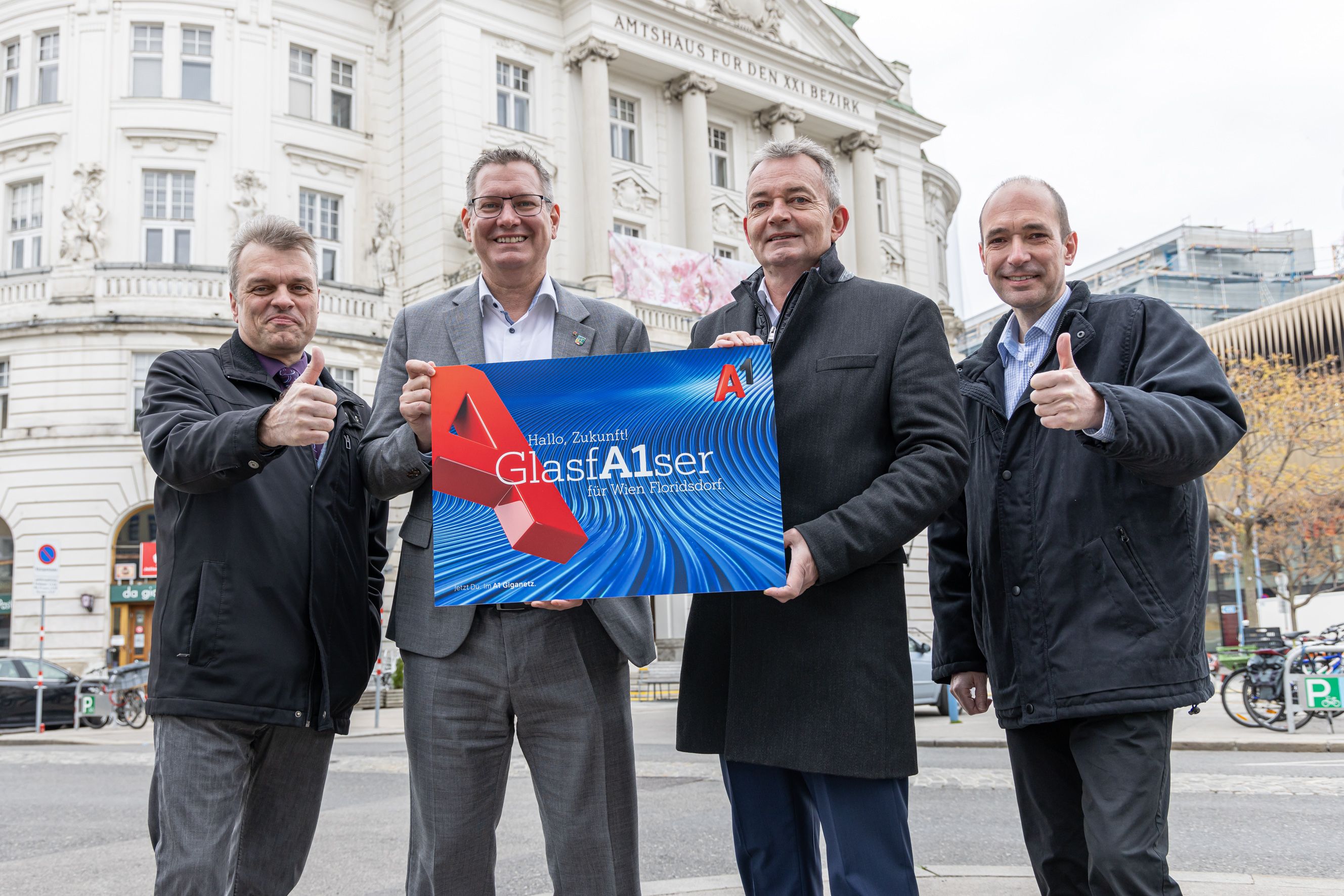 Ernst Kellnar (A1 Teamleiter Access Wien Nord), Bezirksvorsteher Georg Papai, A1 CEO Marcus Grausam, Kurt Ablöscher (A1 Projektleiter FTTB Ausbau Brünner Straße).