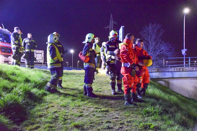 Einsatzkräfte vor Ort.