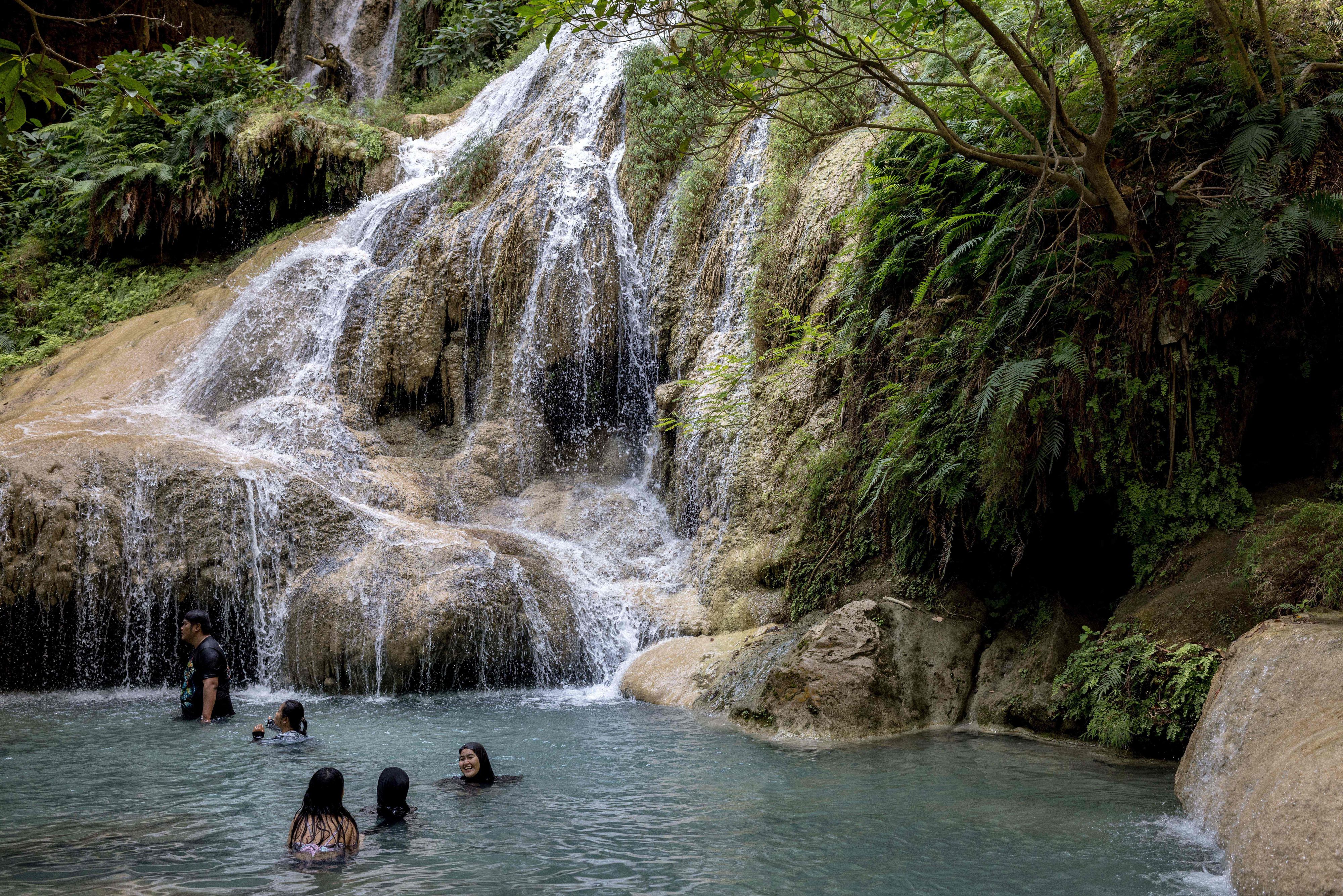 Der Erawan National Park in Kanchanaburi ist besonders bei Touristen beliebt. 