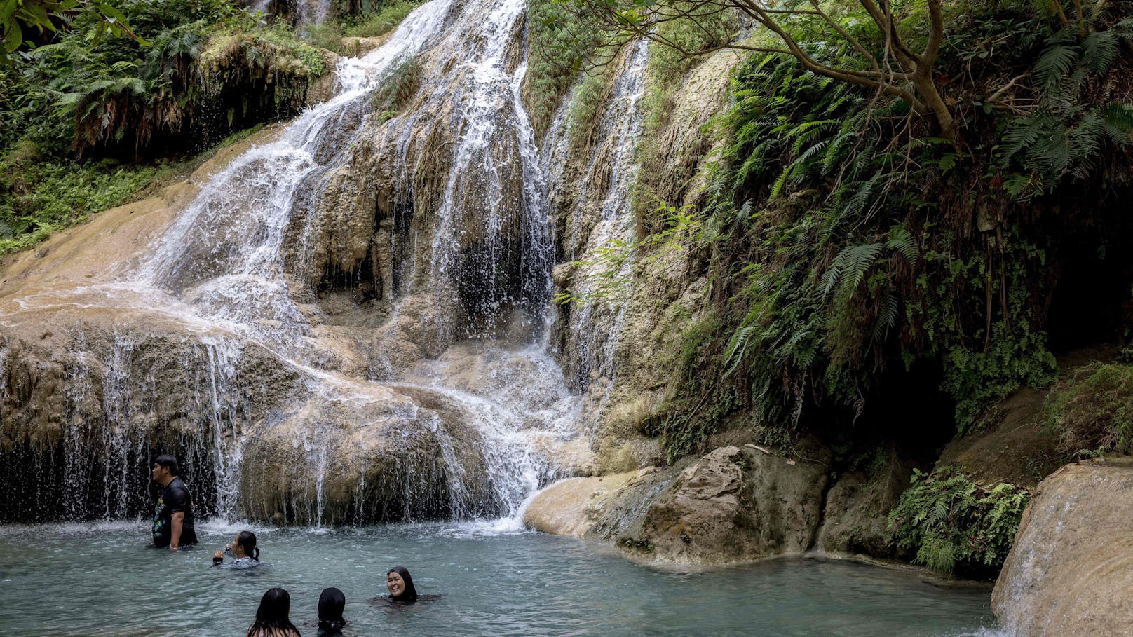 Der Erawan National Park in Kanchanaburi ist besonders bei Touristen beliebt. 