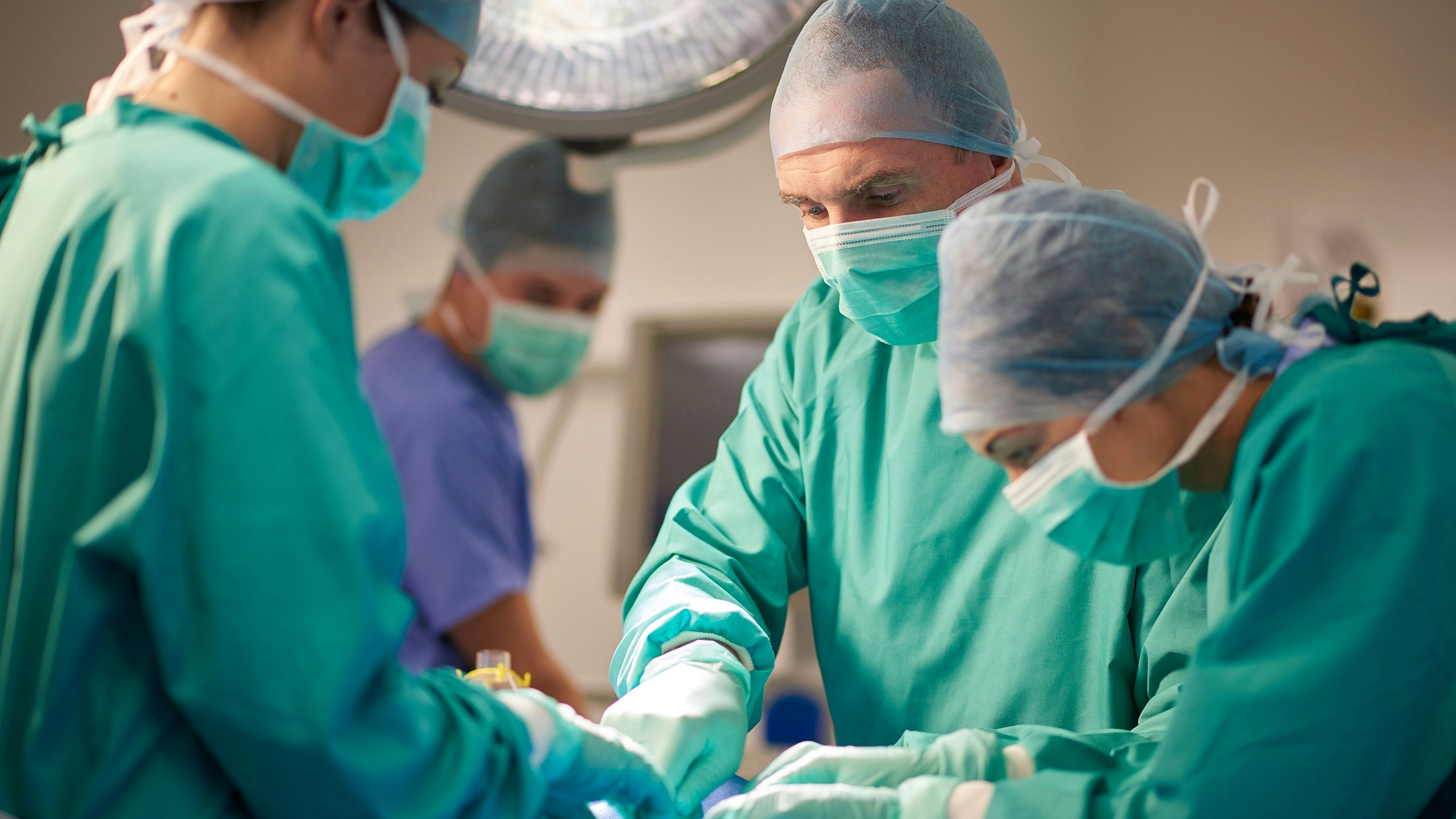 Mitarbeiterinnen und Mitarbeiter bekommen ab sofort 1.000 Euro Prämie, wenn sie Bekannte anwerben