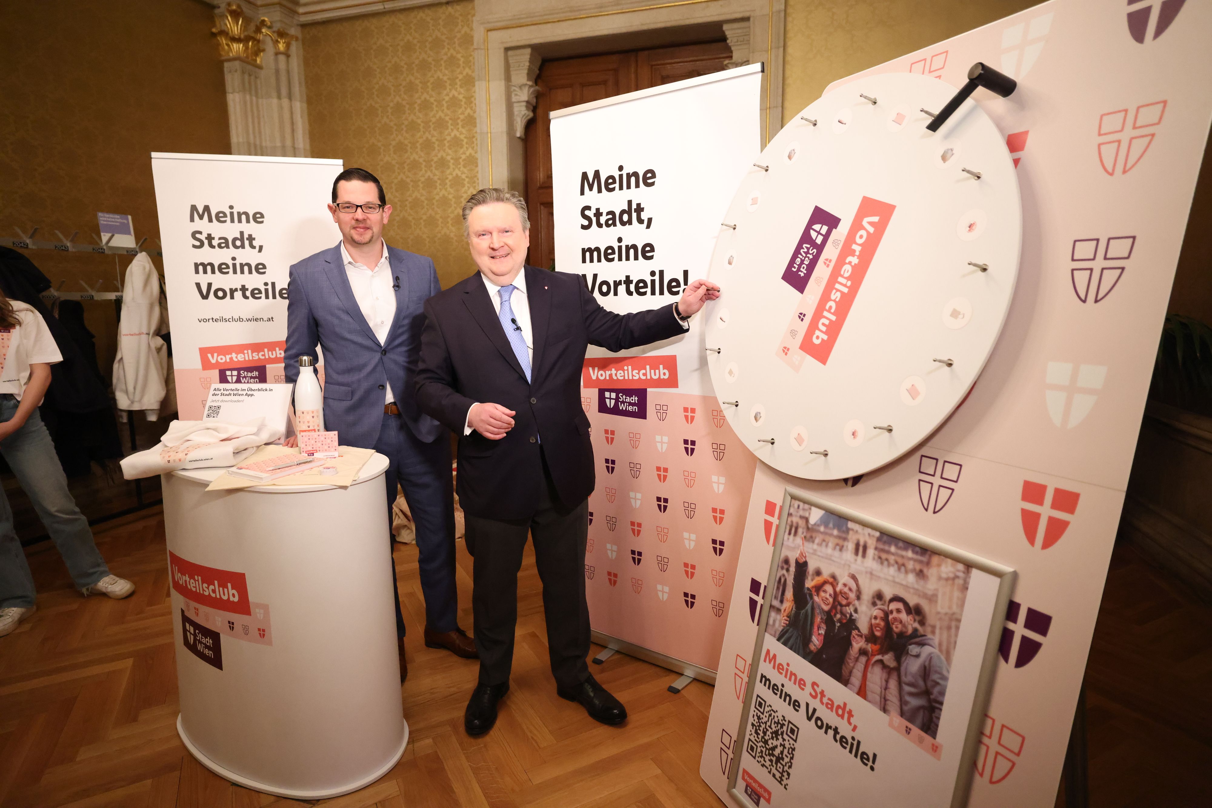 Bürgermeister Michael Ludwig (SP) und Presse- und Informationsdienst-Leiter Martin Schipany präsentierten den neuen Vorteilsclub