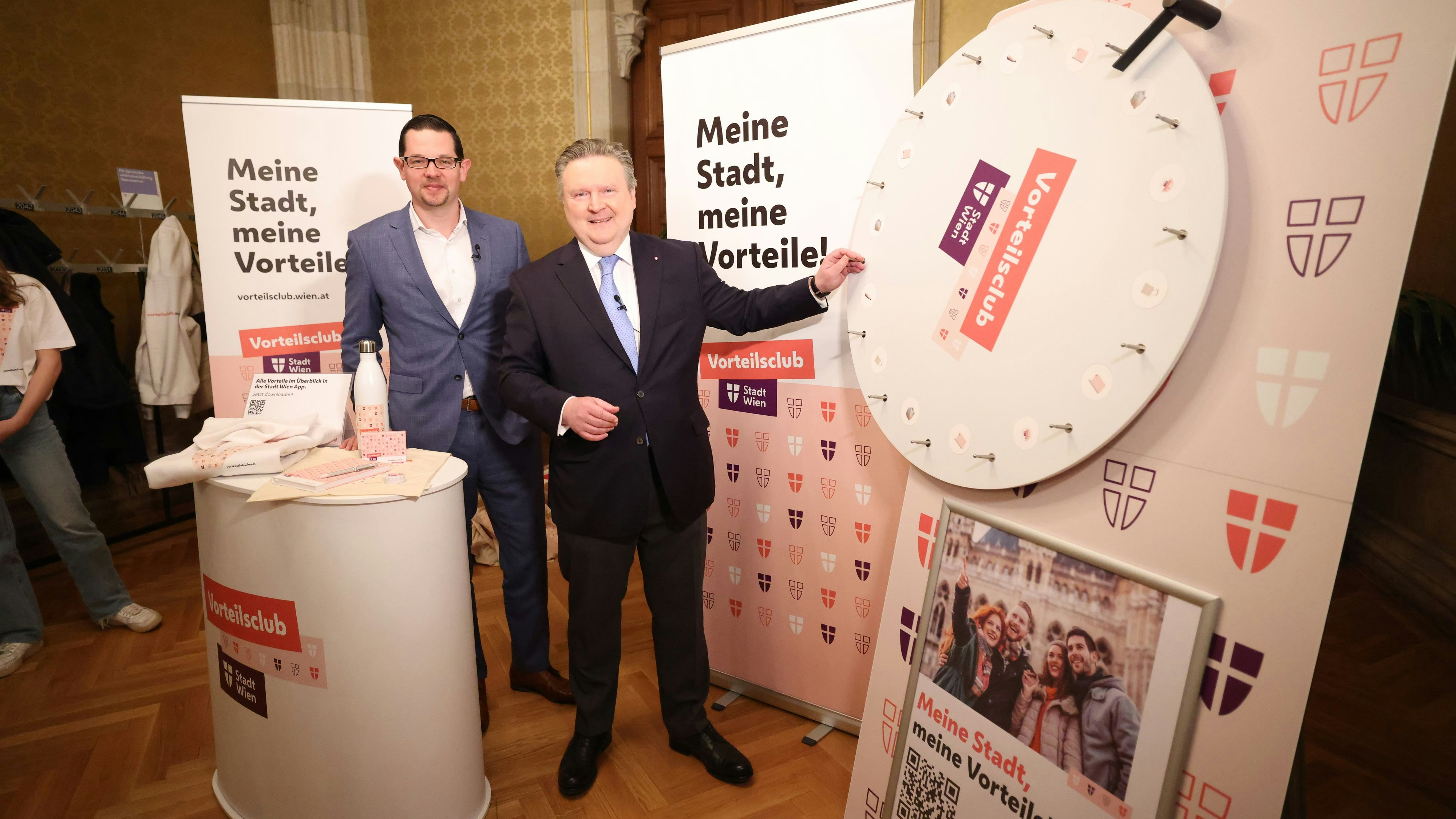 Bürgermeister Michael Ludwig (SPÖ) und Presse- und Informationsdienst-Leiter Martin Schipany präsentierten den neuen Vorteilsclub