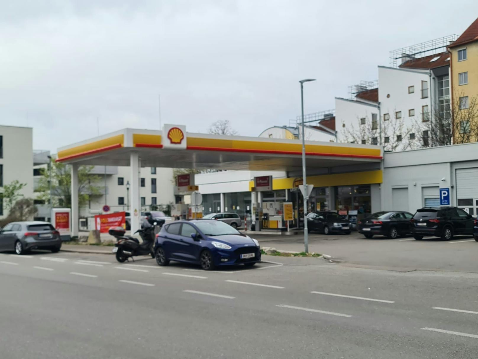 Raubüberfall auf eine Tankstelle in Baden.