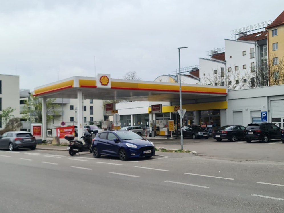 Raub Tankstelle Baden