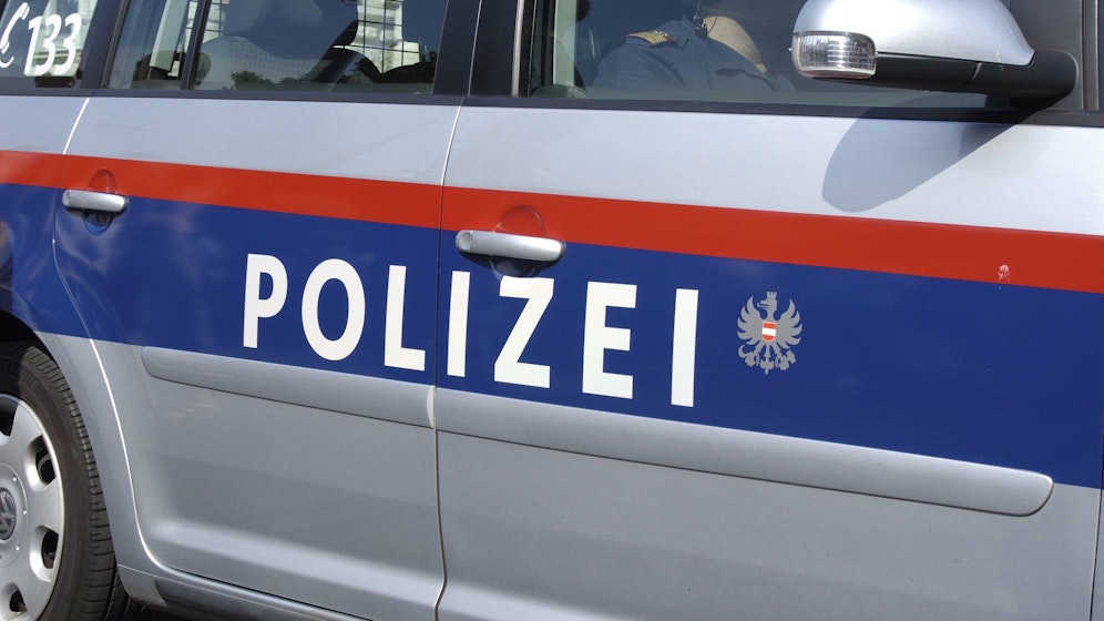 Die Polizei nahm den Einbrecher fest.