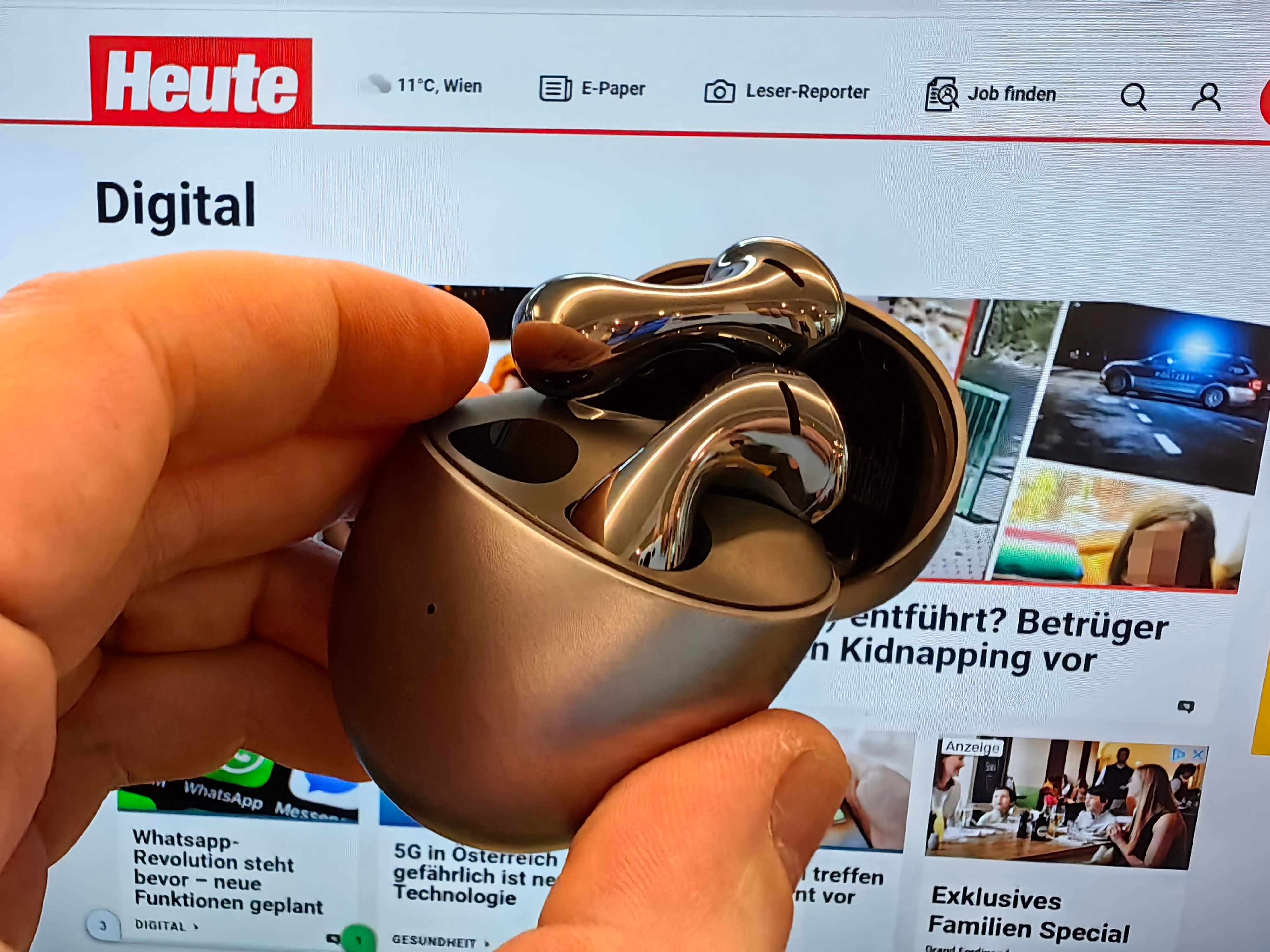 Auffällig ist auf den ersten Blick das Design, mit dem Huawei mit den bisherigen Traditionen bricht.